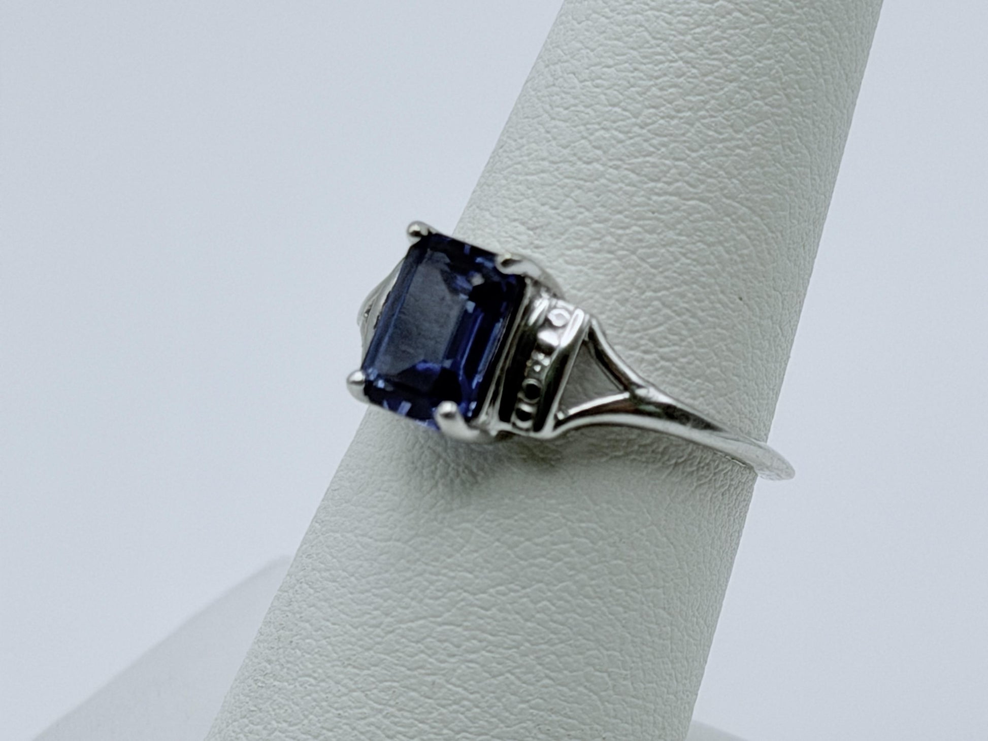10k White Gold Blue Sapphire Diamond Ring. Cocktail Ring. Promise Ring.