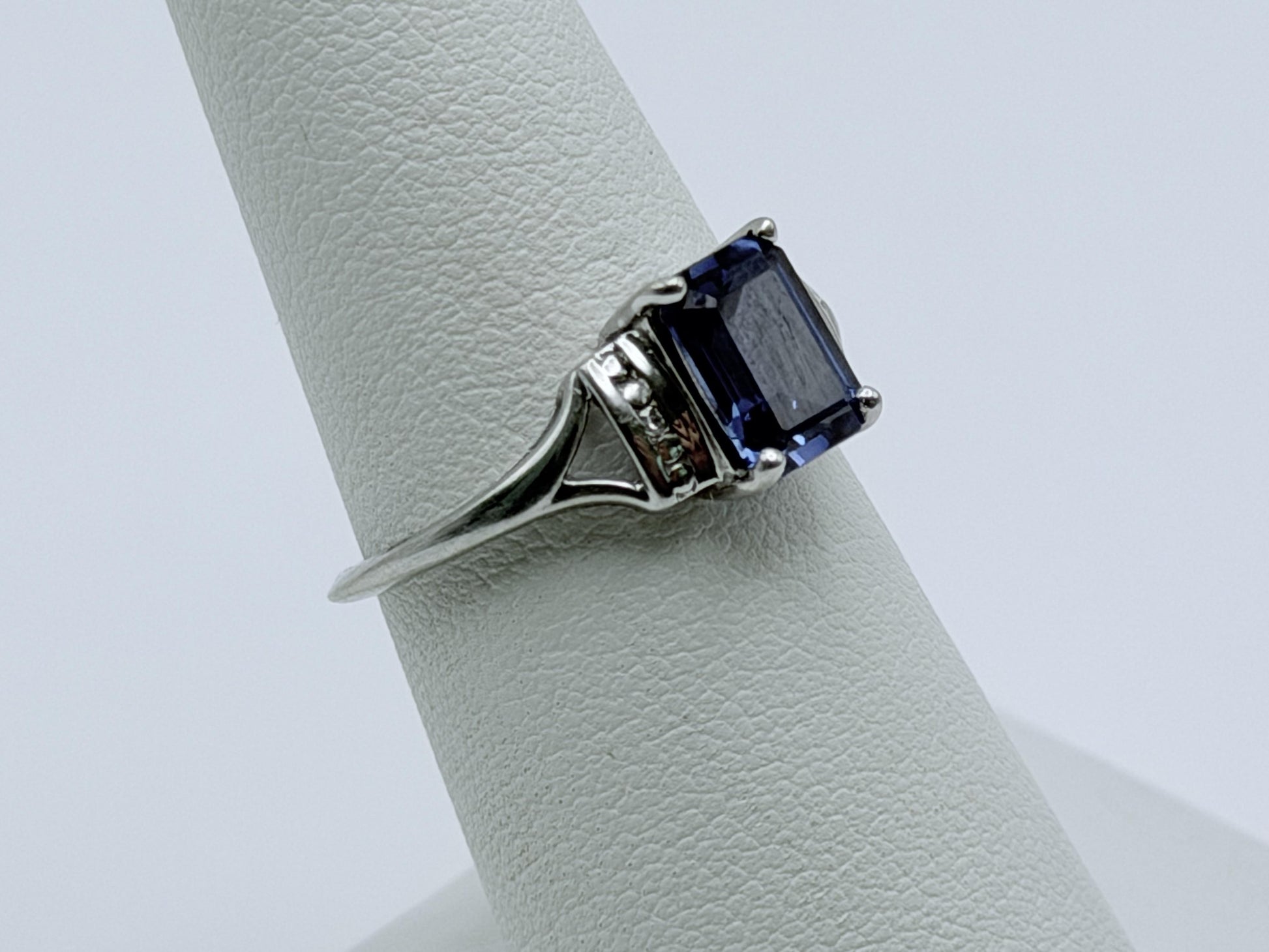 10k White Gold Blue Sapphire Diamond Ring. Cocktail Ring. Promise Ring.