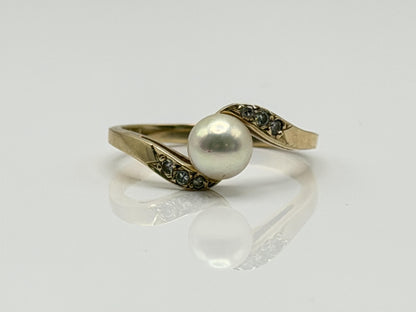 Vintage 14k Pearl Diamond Ring. Dainty Pearl Ring Diamond Promise Ring.