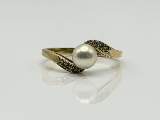Vintage 14k Pearl Diamond Ring. Dainty Pearl Ring Diamond Promise Ring.