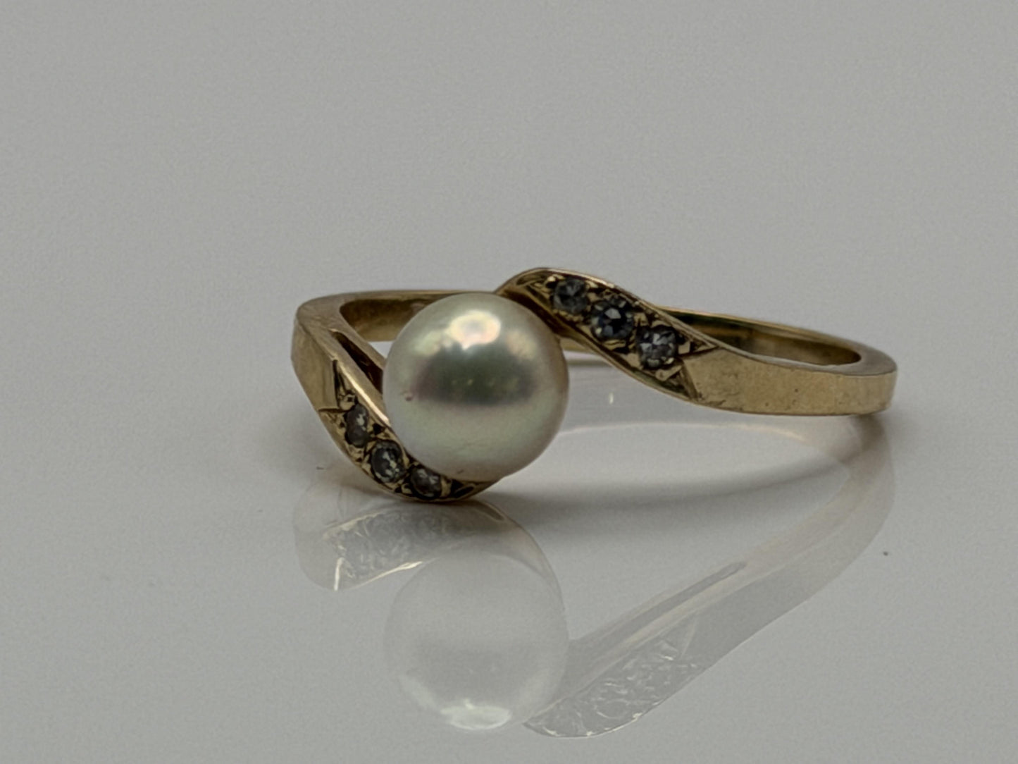 Vintage 14k Pearl Diamond Ring. Dainty Pearl Ring Diamond Promise Ring.