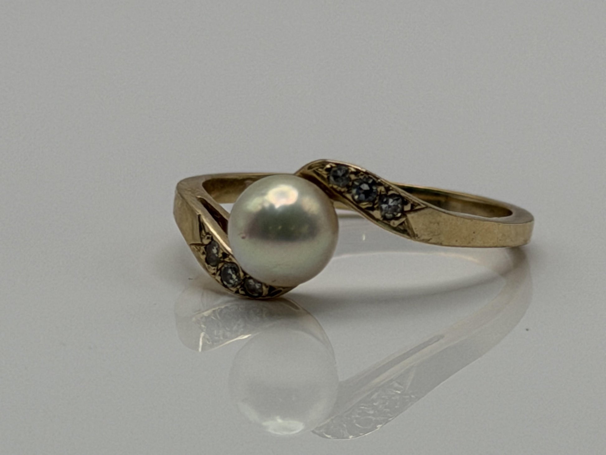 Vintage 14k Pearl Diamond Ring. Dainty Pearl Ring Diamond Promise Ring.