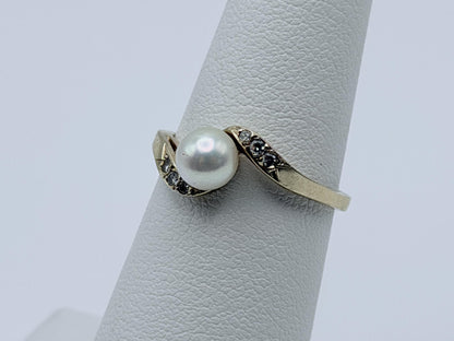 Vintage 14k Pearl Diamond Ring. Dainty Pearl Ring Diamond Promise Ring.