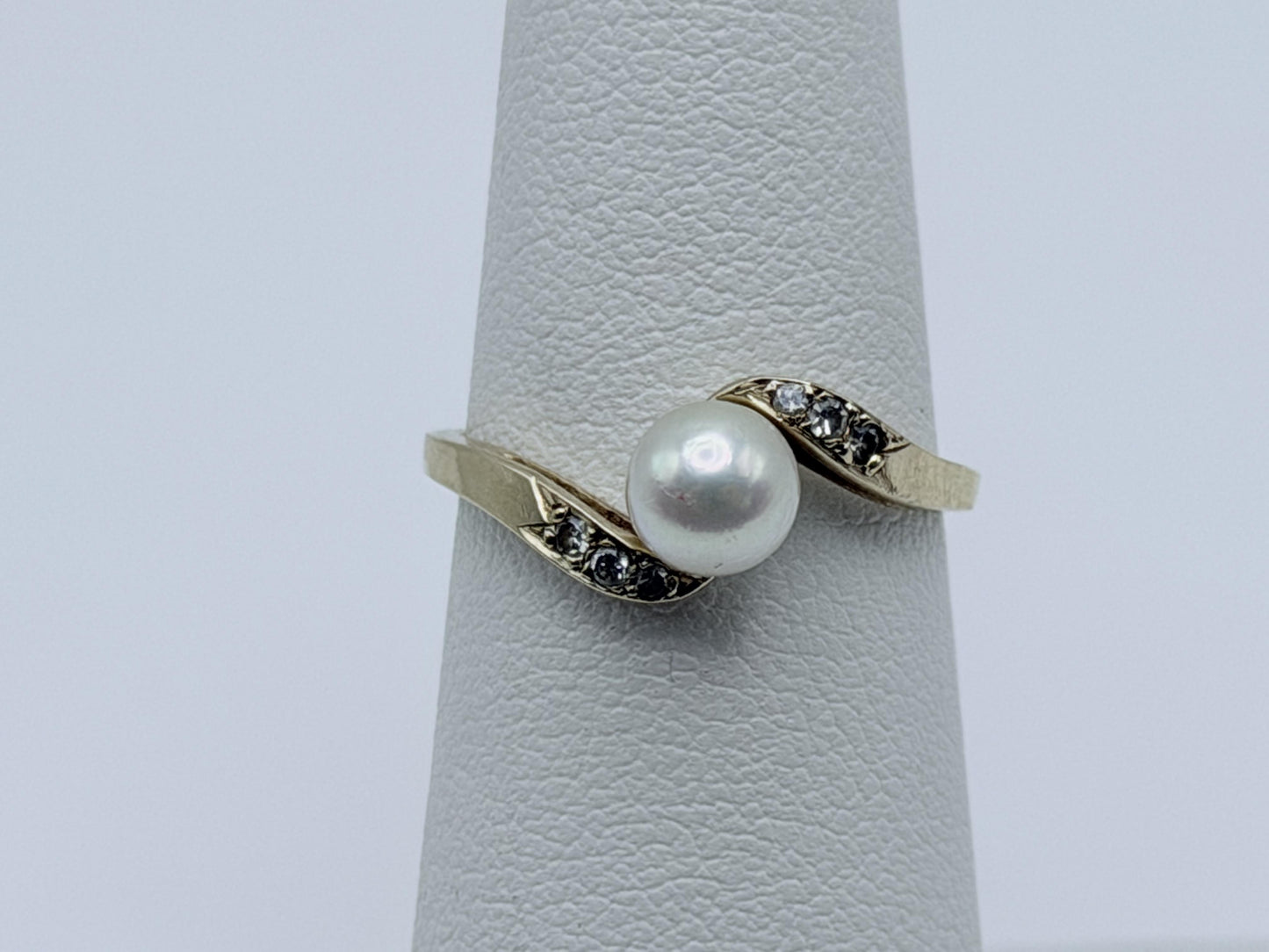 Vintage 14k Pearl Diamond Ring. Dainty Pearl Ring Diamond Promise Ring.
