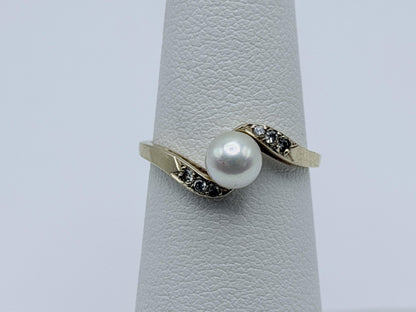 Vintage 14k Pearl Diamond Ring. Dainty Pearl Ring Diamond Promise Ring.