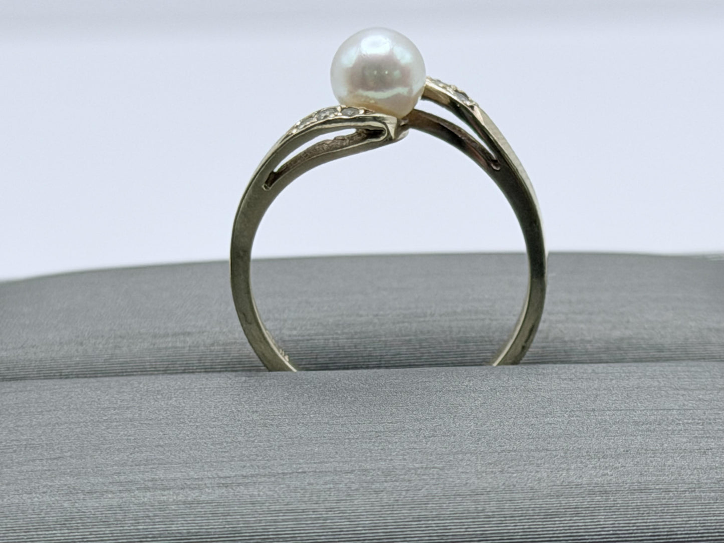 Vintage 14k Pearl Diamond Ring. Dainty Pearl Ring Diamond Promise Ring.