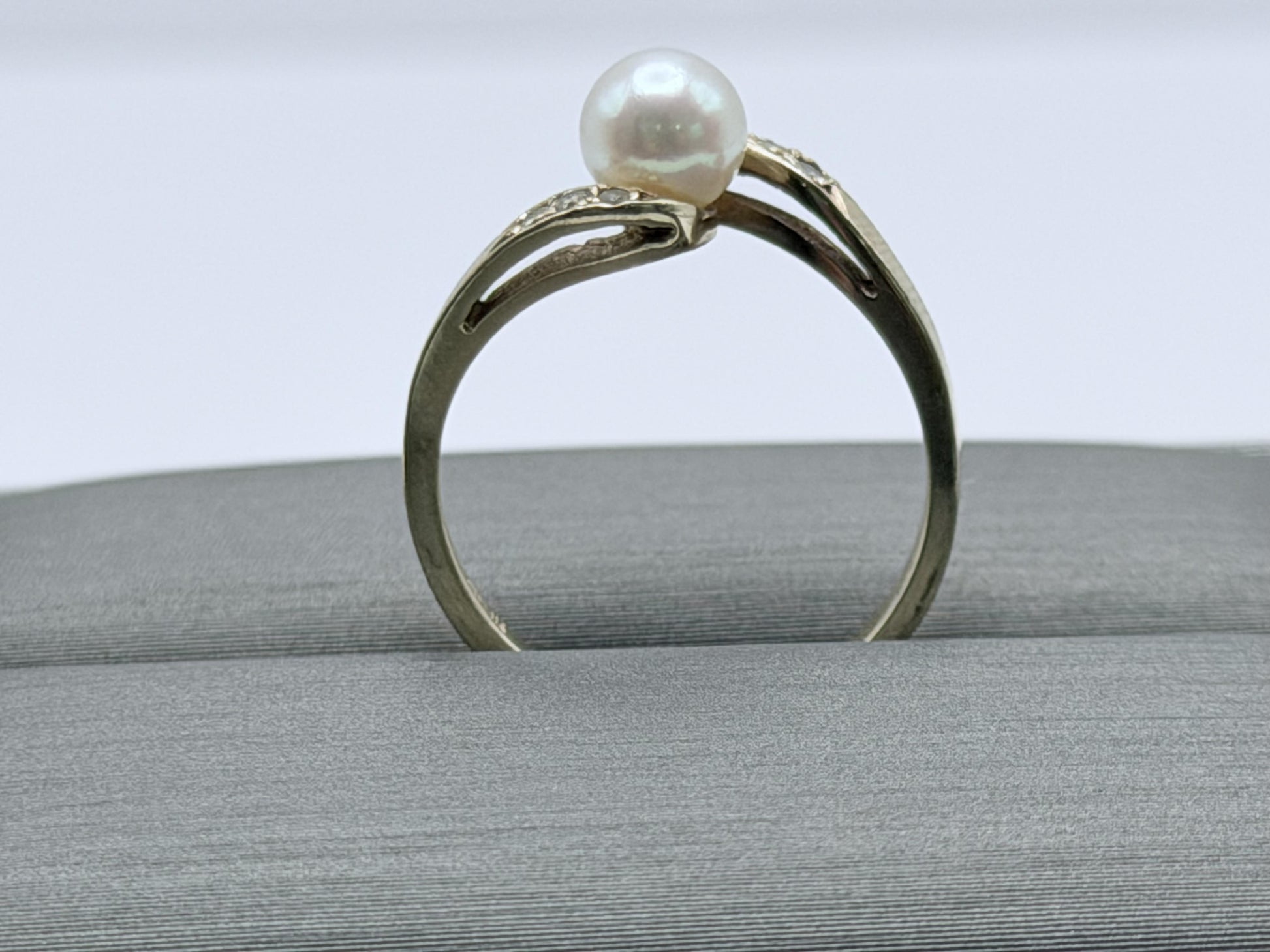 Vintage 14k Pearl Diamond Ring. Dainty Pearl Ring Diamond Promise Ring.