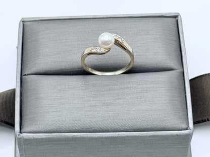 Vintage 14k Pearl Diamond Ring. Dainty Pearl Ring Diamond Promise Ring.