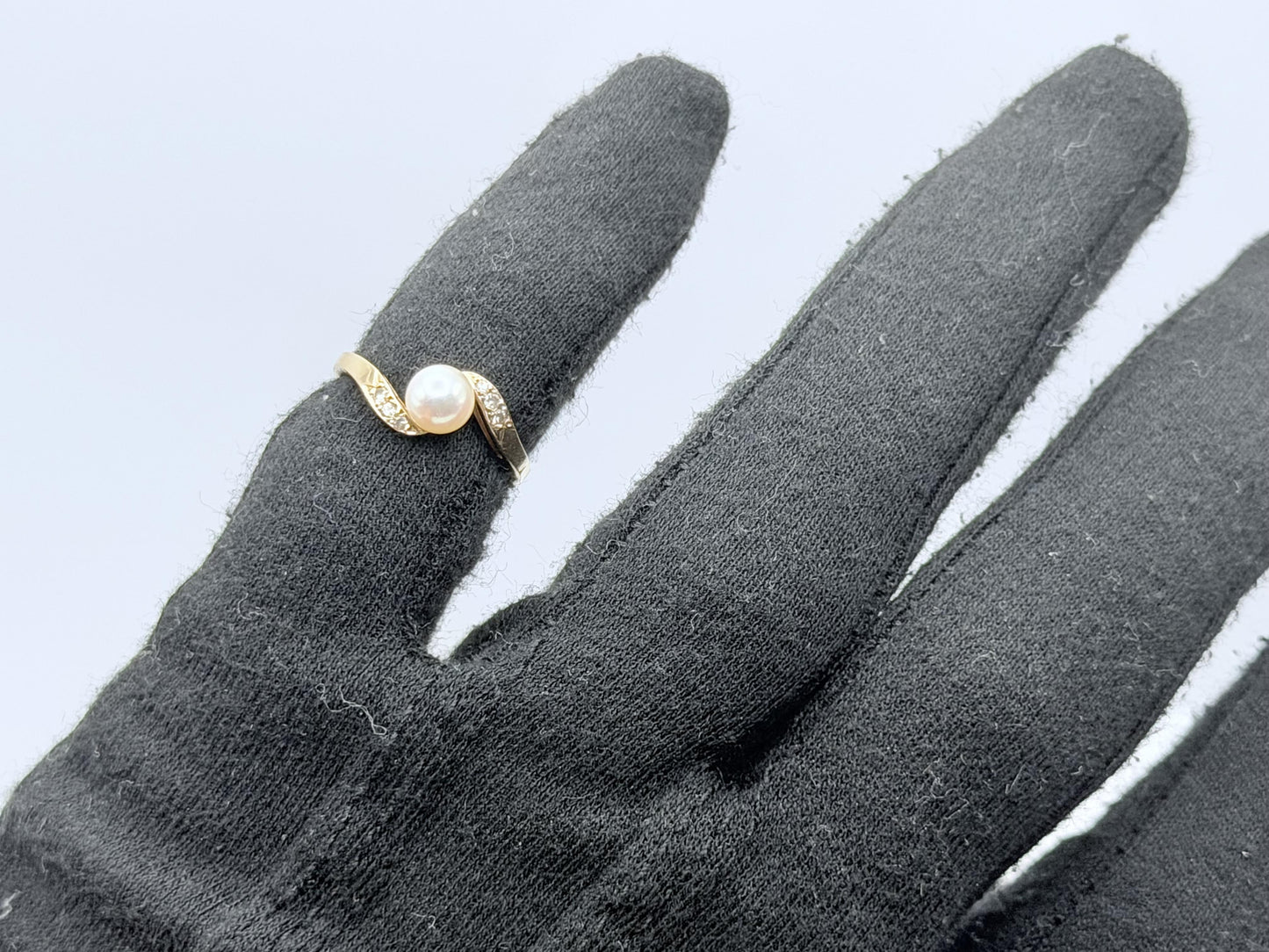 Vintage 14k Pearl Diamond Ring. Dainty Pearl Ring Diamond Promise Ring.