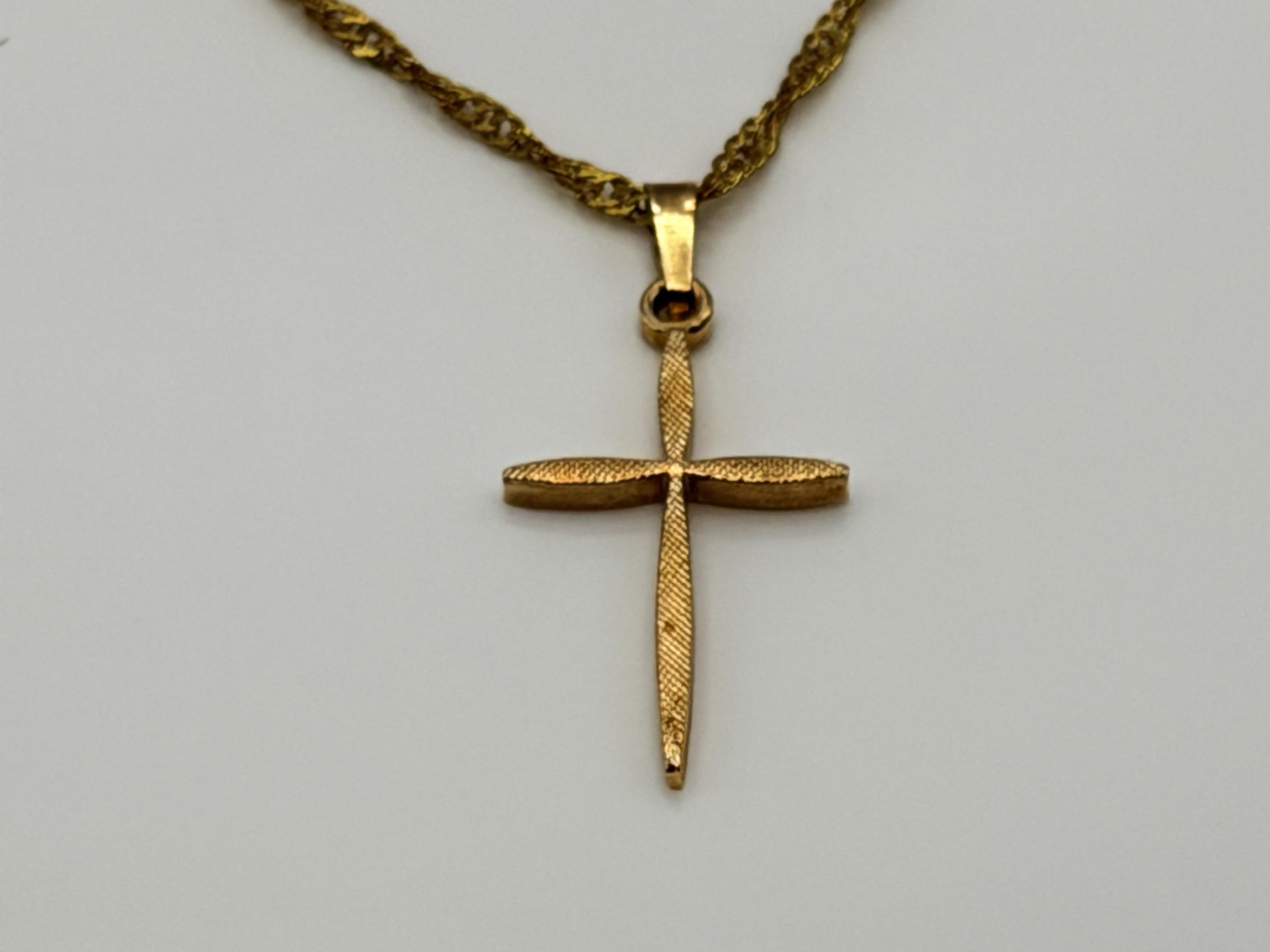 10k Yellow Gold Textured Christian Cross Pendant Necklace Chain