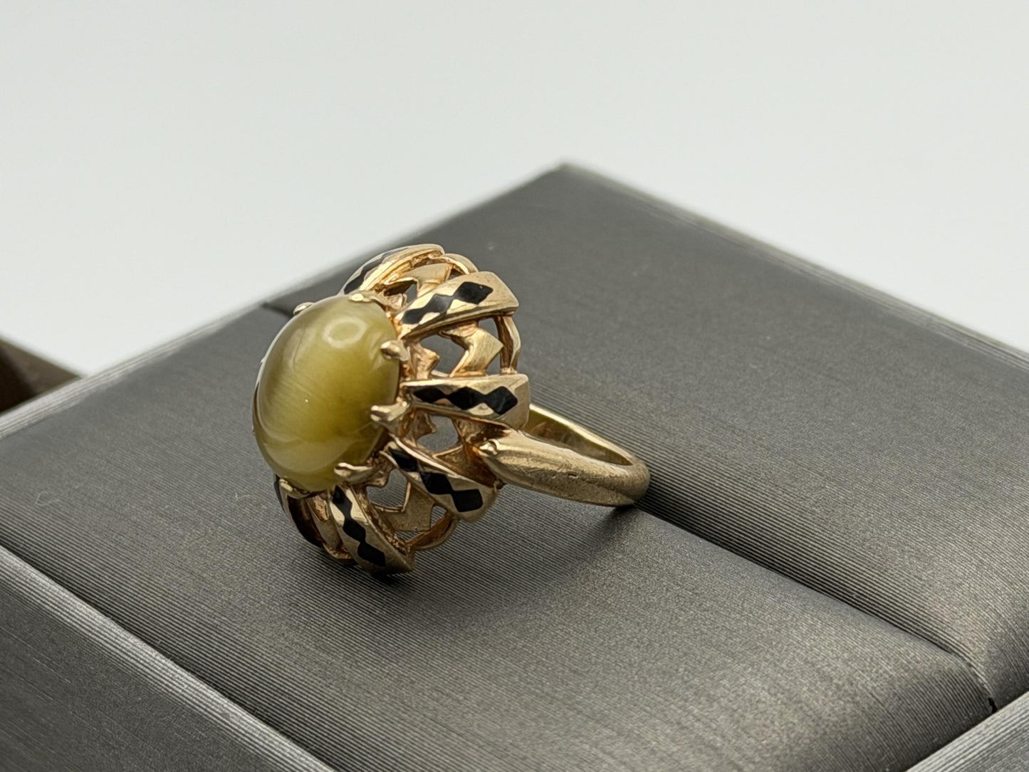 Vintage 10k Yellow Gold Cat's Eye Chrysoberyl Ring Oval Shape Dinner Ring