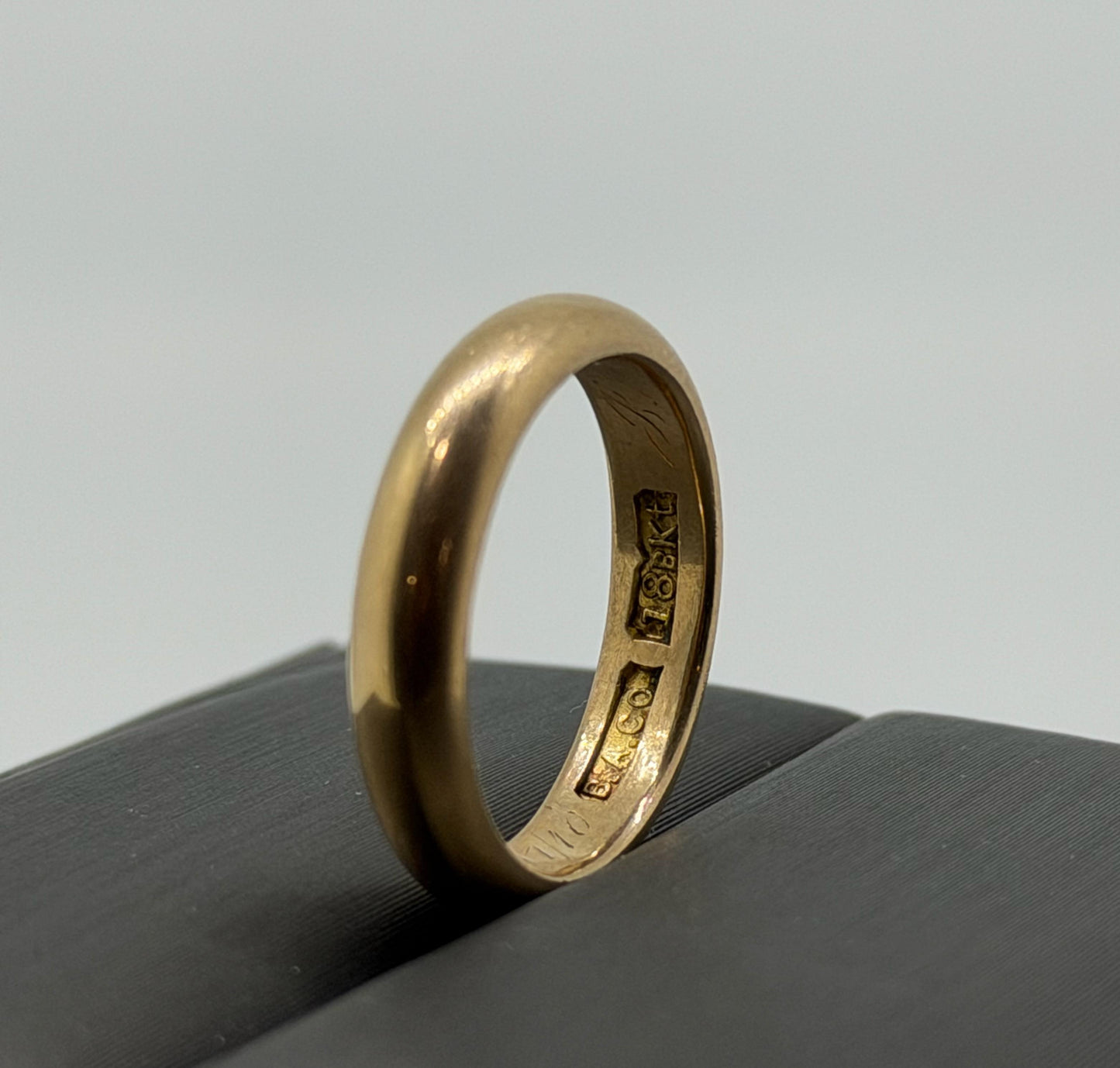 1910 European 18K Yellow Gold HEAVY Wedding Band 4mm Comfort Fit Ring