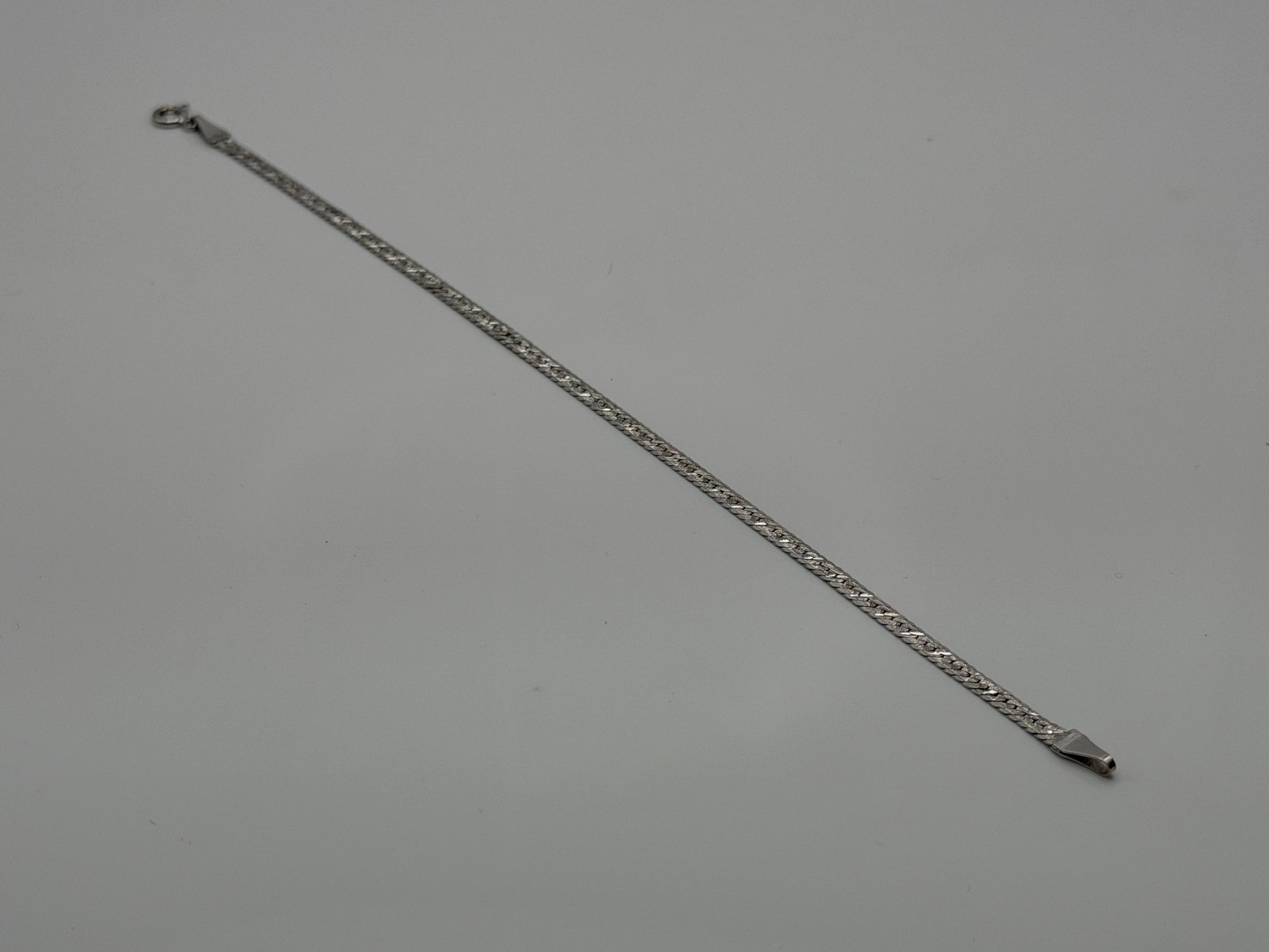 14k Specialty White Gold Herring Bone Chain ITALY 7" Bracelet