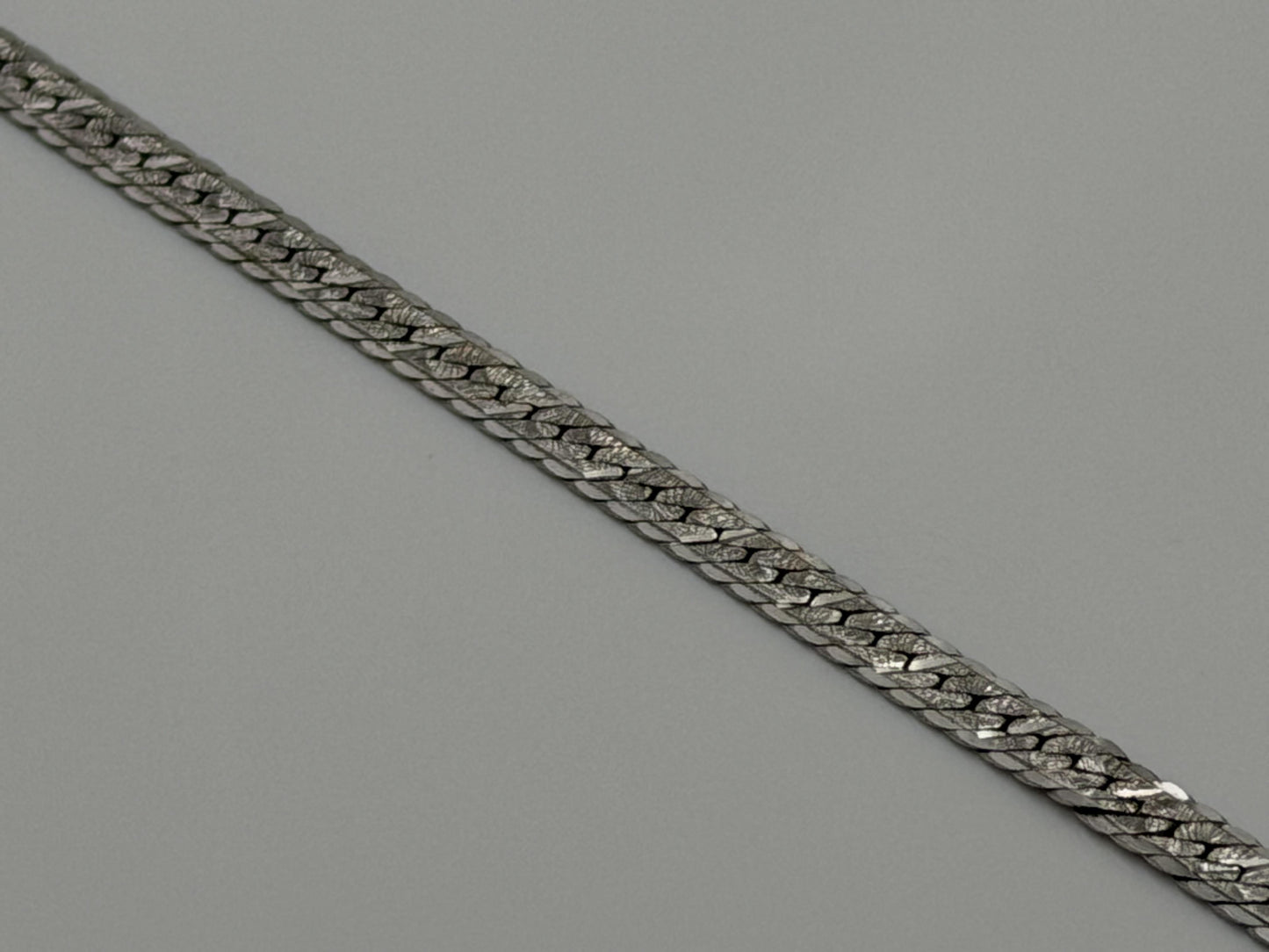 14k Specialty White Gold Herring Bone Chain ITALY 7" Bracelet