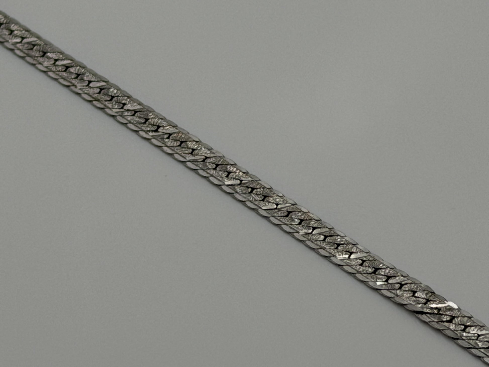 14k Specialty White Gold Herring Bone Chain ITALY 7" Bracelet
