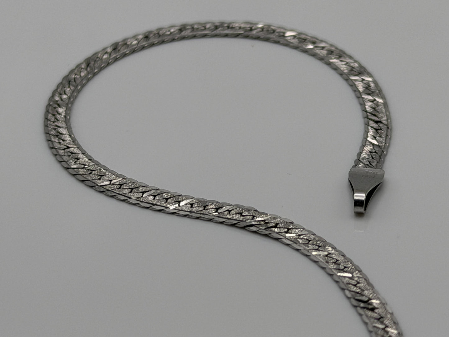 14k Specialty White Gold Herring Bone Chain ITALY 7" Bracelet