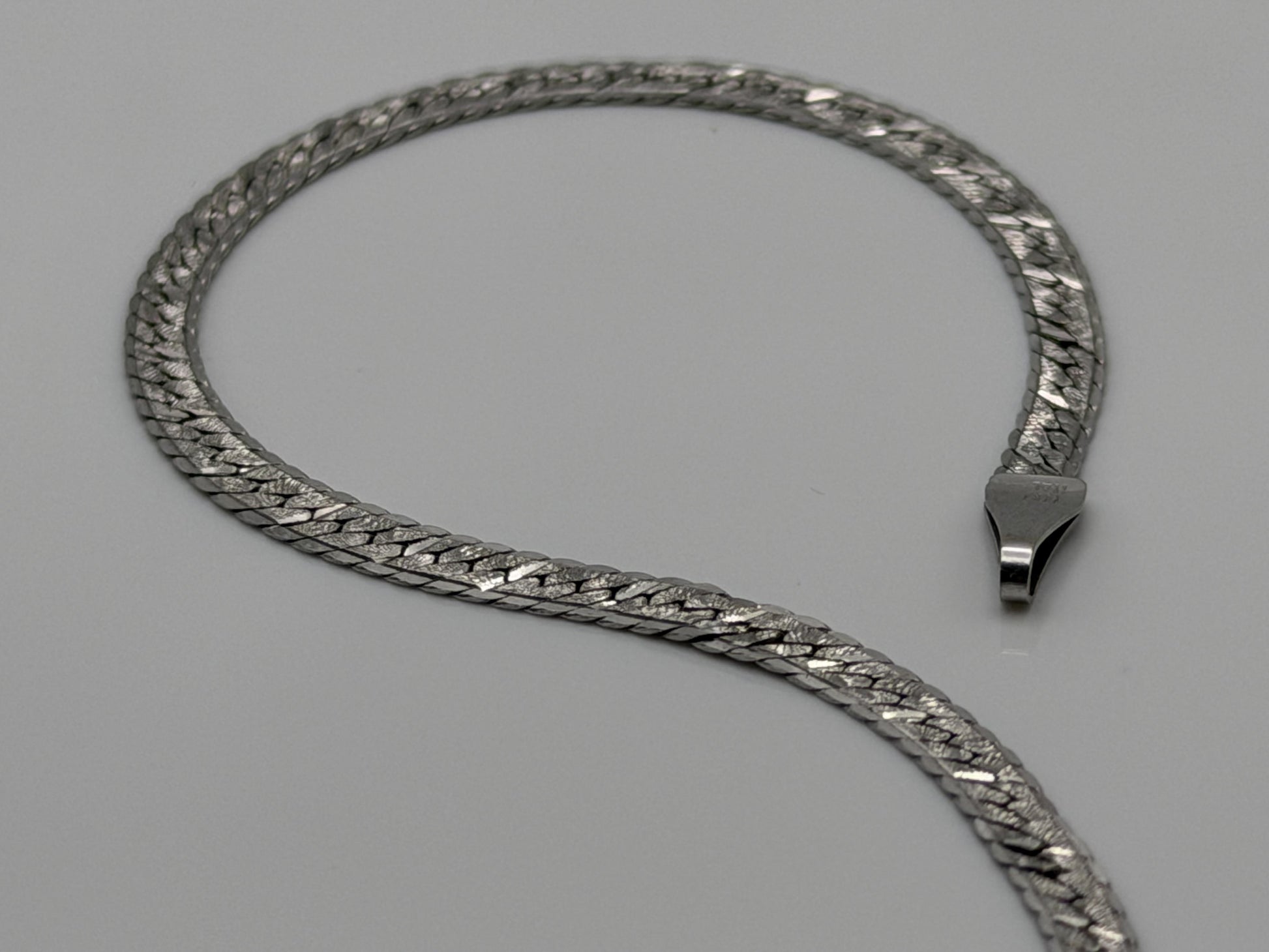 14k Specialty White Gold Herring Bone Chain ITALY 7" Bracelet