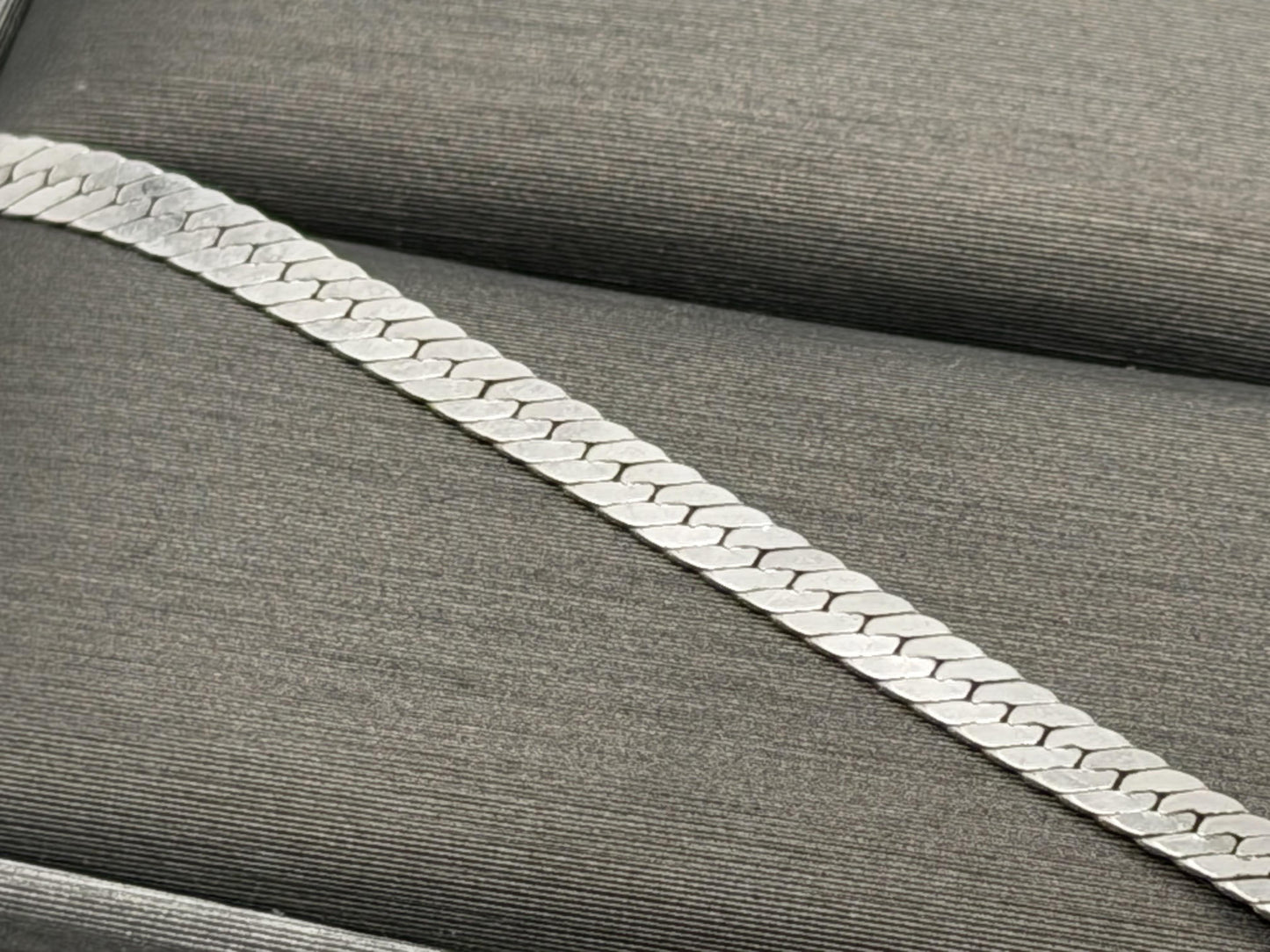 14k Specialty White Gold Herring Bone Chain ITALY 7" Bracelet