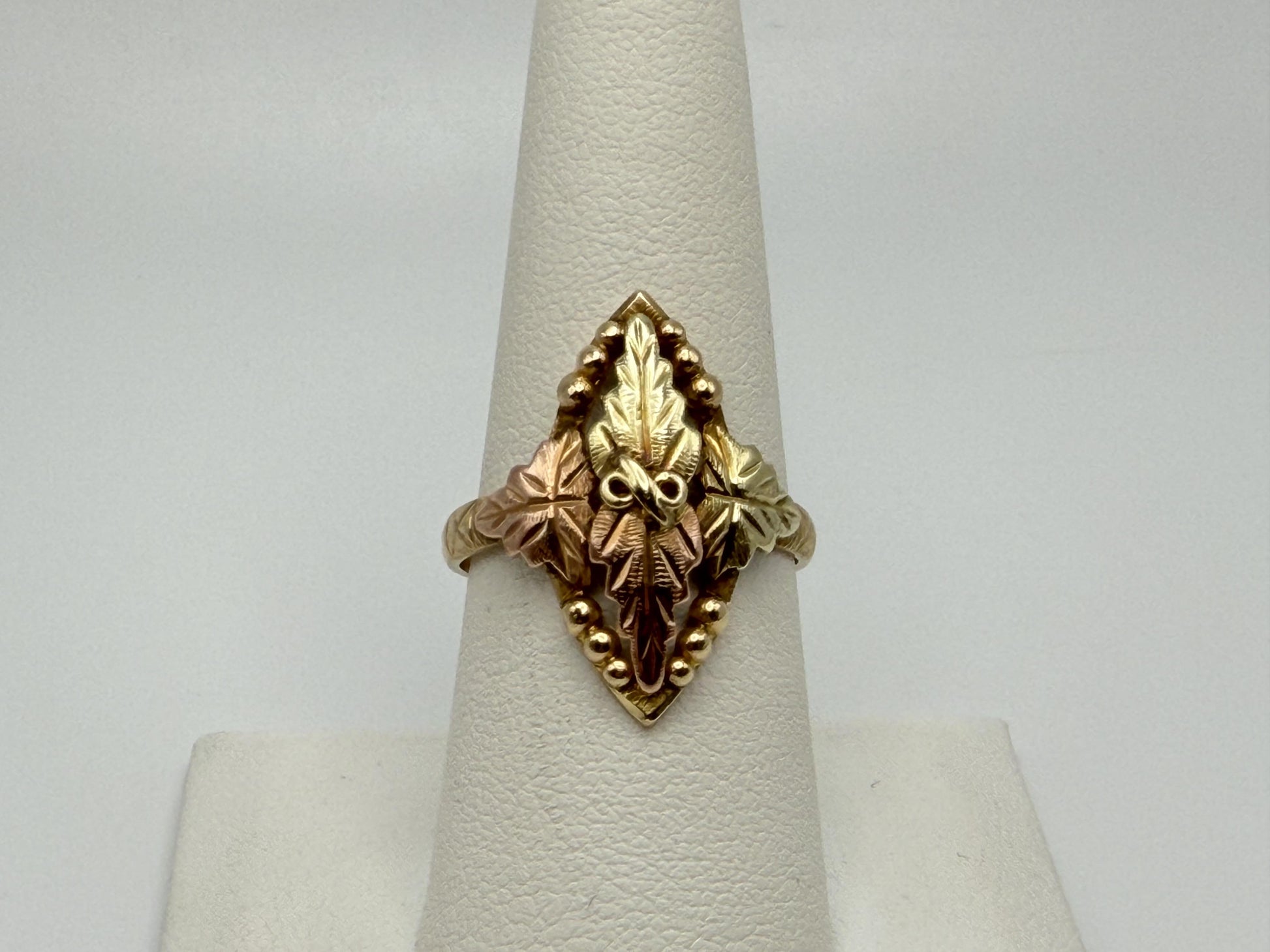 Vintage 10k Black Hills Gold Leaf Multi-Tone Gold Signet Statement Ring