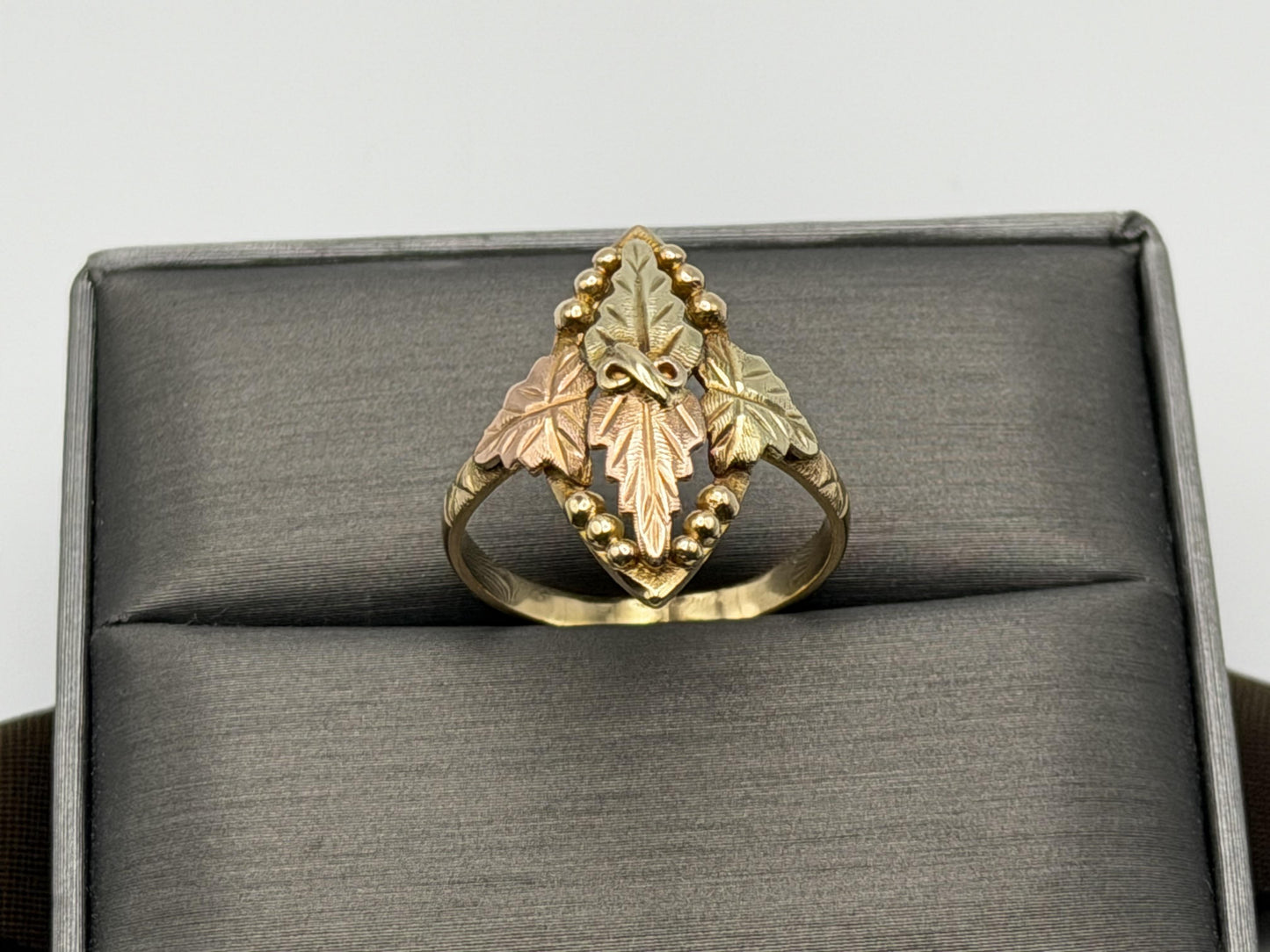 Vintage 10k Black Hills Gold Leaf Multi-Tone Gold Signet Statement Ring