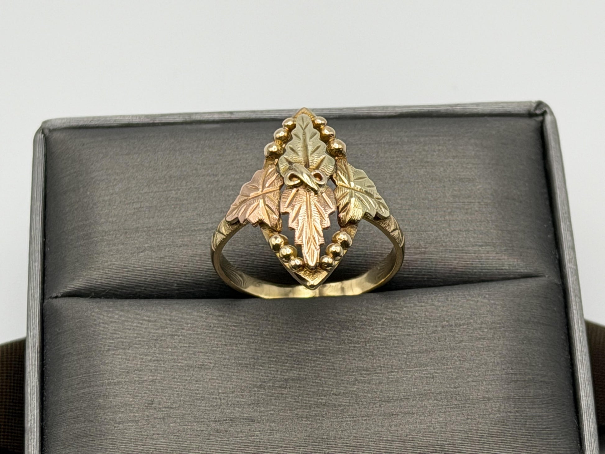 Vintage 10k Black Hills Gold Leaf Multi-Tone Gold Signet Statement Ring