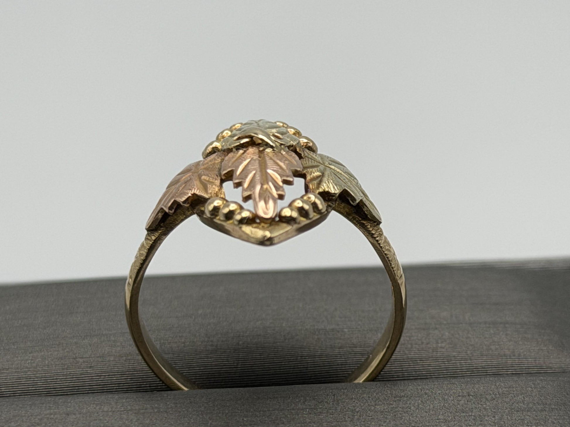 Vintage 10k Black Hills Gold Leaf Multi-Tone Gold Signet Statement Ring