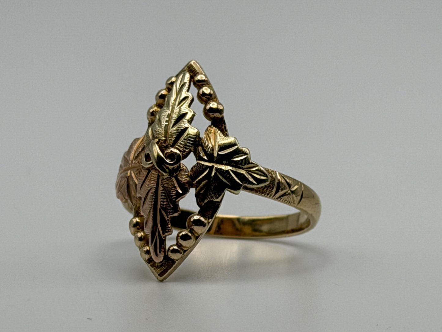 Vintage 10k Black Hills Gold Leaf Multi-Tone Gold Signet Statement Ring
