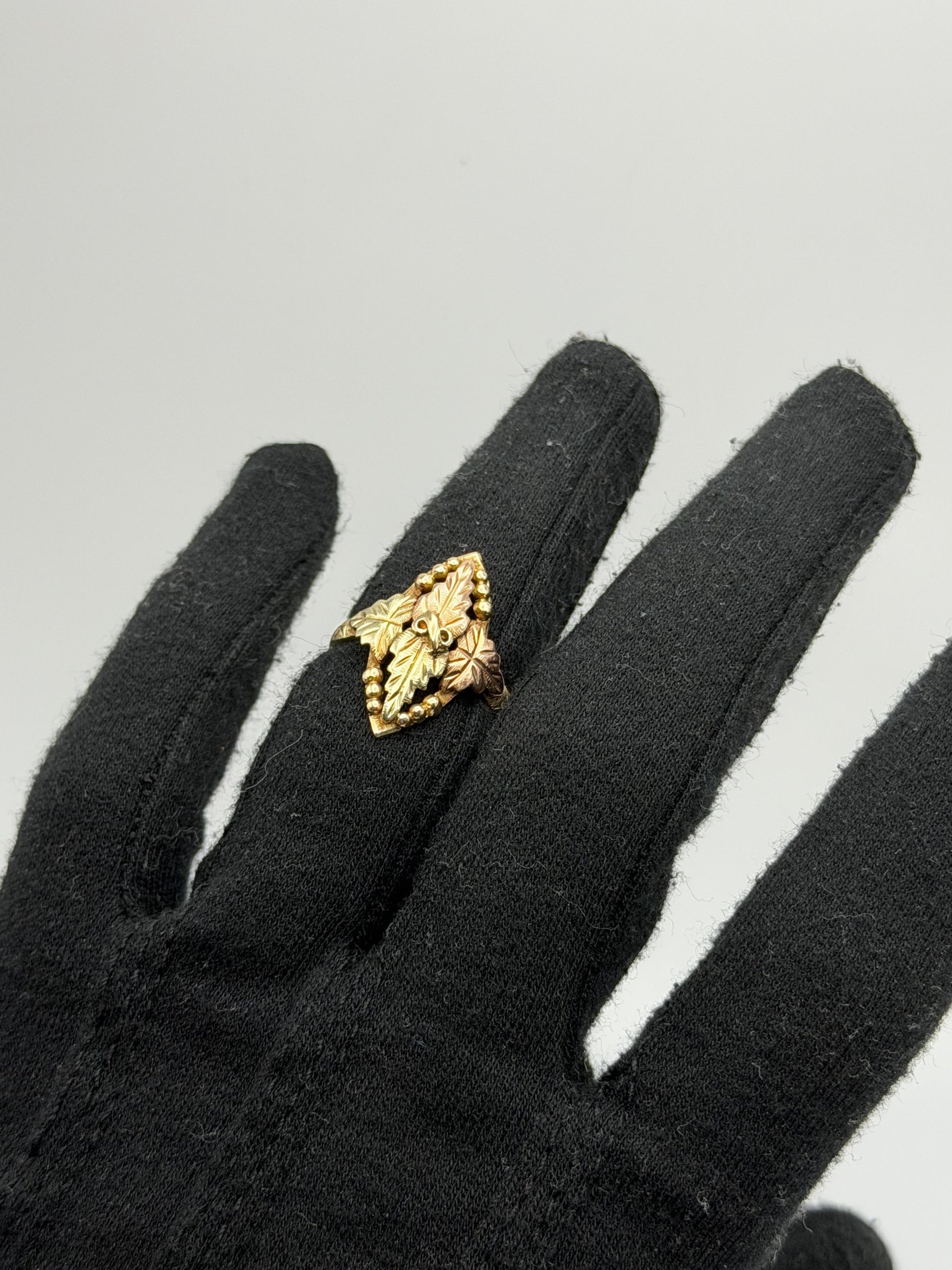 Vintage 10k Black Hills Gold Leaf Multi-Tone Gold Signet Statement Ring