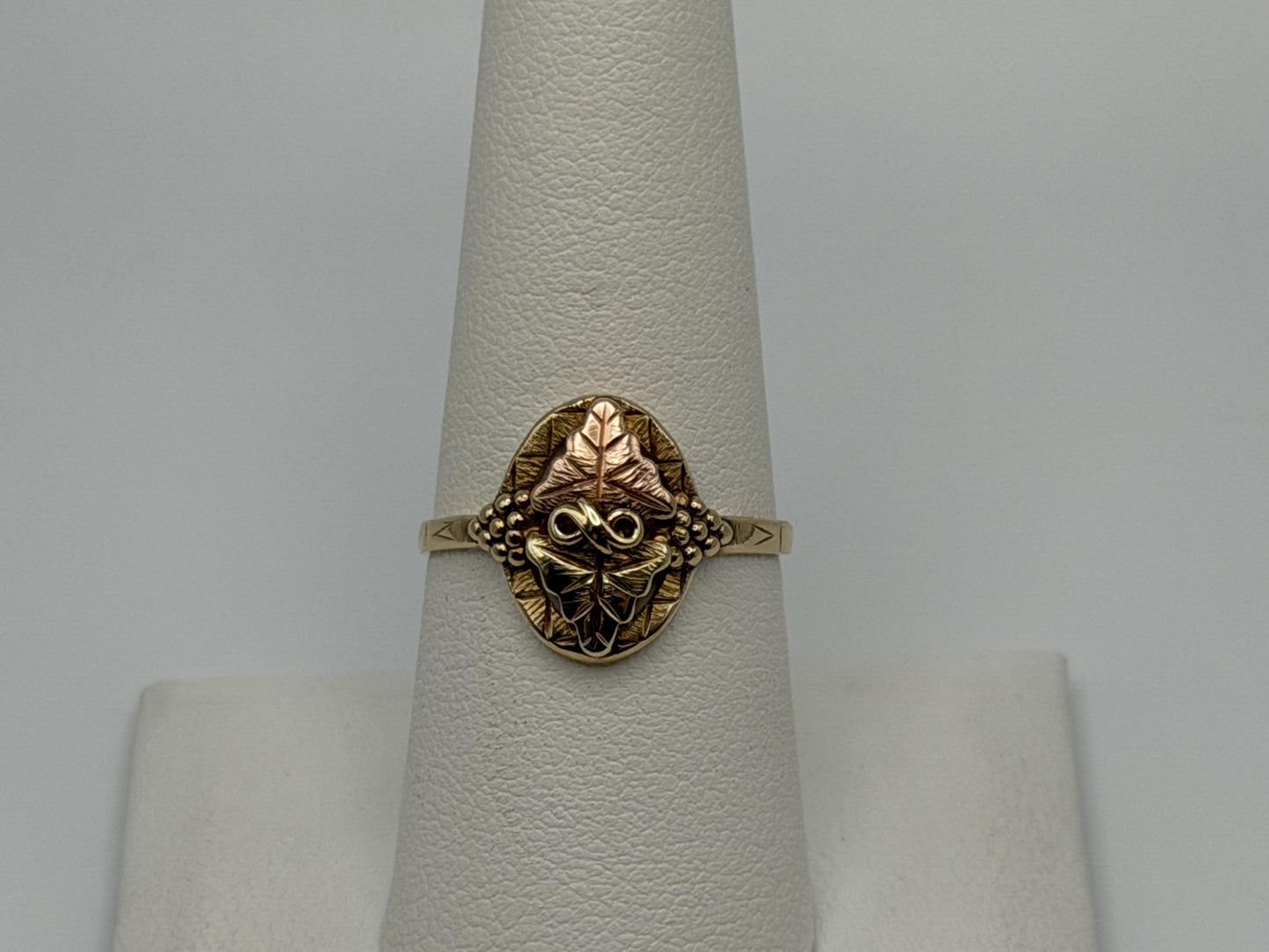 Vintage 10k Black Hills Gold Leaf and Vine Multi-Tone Gold Signet Statement Ring