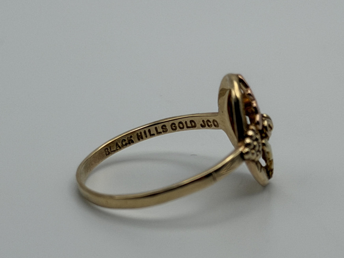 Vintage 10k Black Hills Gold Leaf and Vine Multi-Tone Gold Signet Statement Ring