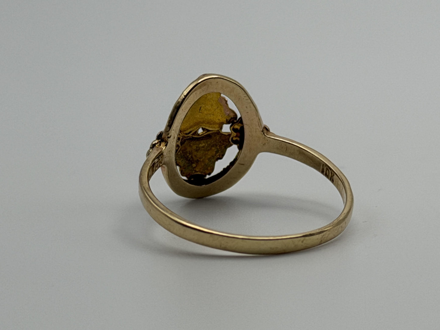 Vintage 10k Black Hills Gold Leaf and Vine Multi-Tone Gold Signet Statement Ring
