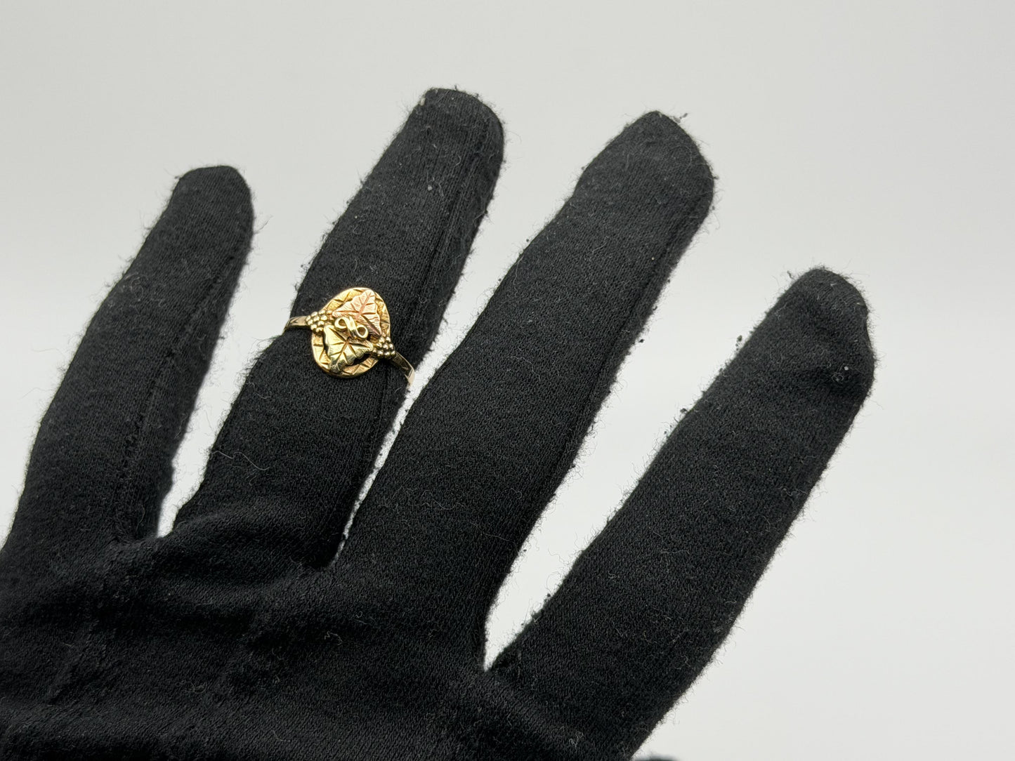 Vintage 10k Black Hills Gold Leaf and Vine Multi-Tone Gold Signet Statement Ring