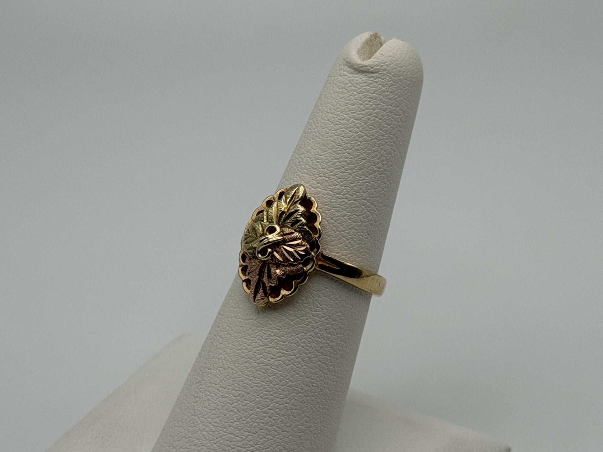 Vintage 10k Black Hills Gold Leaf Vine Shield Shape Multi-Tone Gold Signet