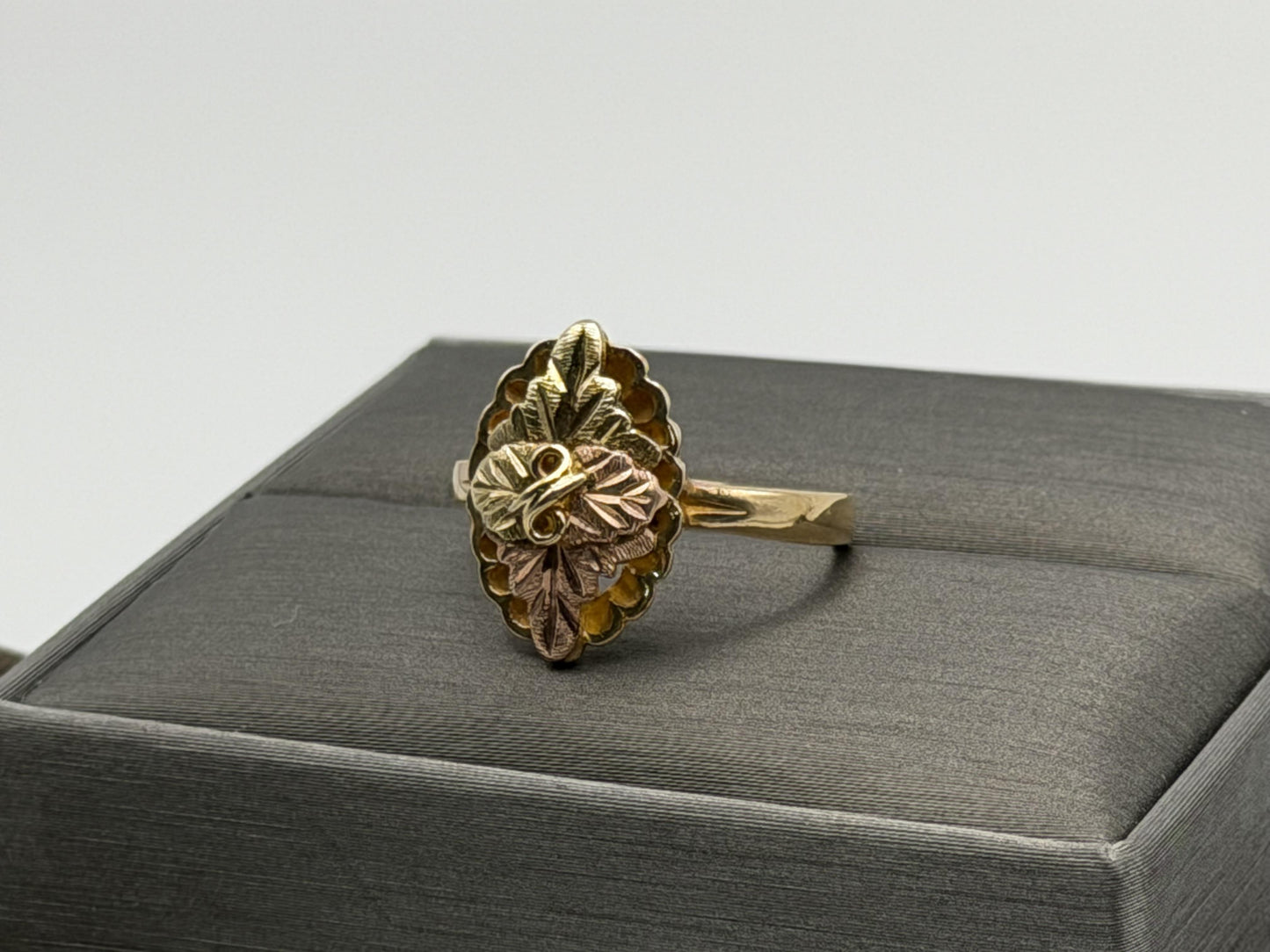 Vintage 10k Black Hills Gold Leaf Vine Shield Shape Multi-Tone Gold Signet