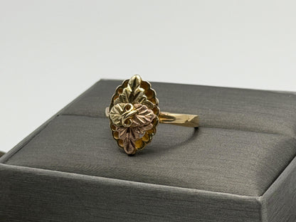 Vintage 10k Black Hills Gold Leaf Vine Shield Shape Multi-Tone Gold Signet