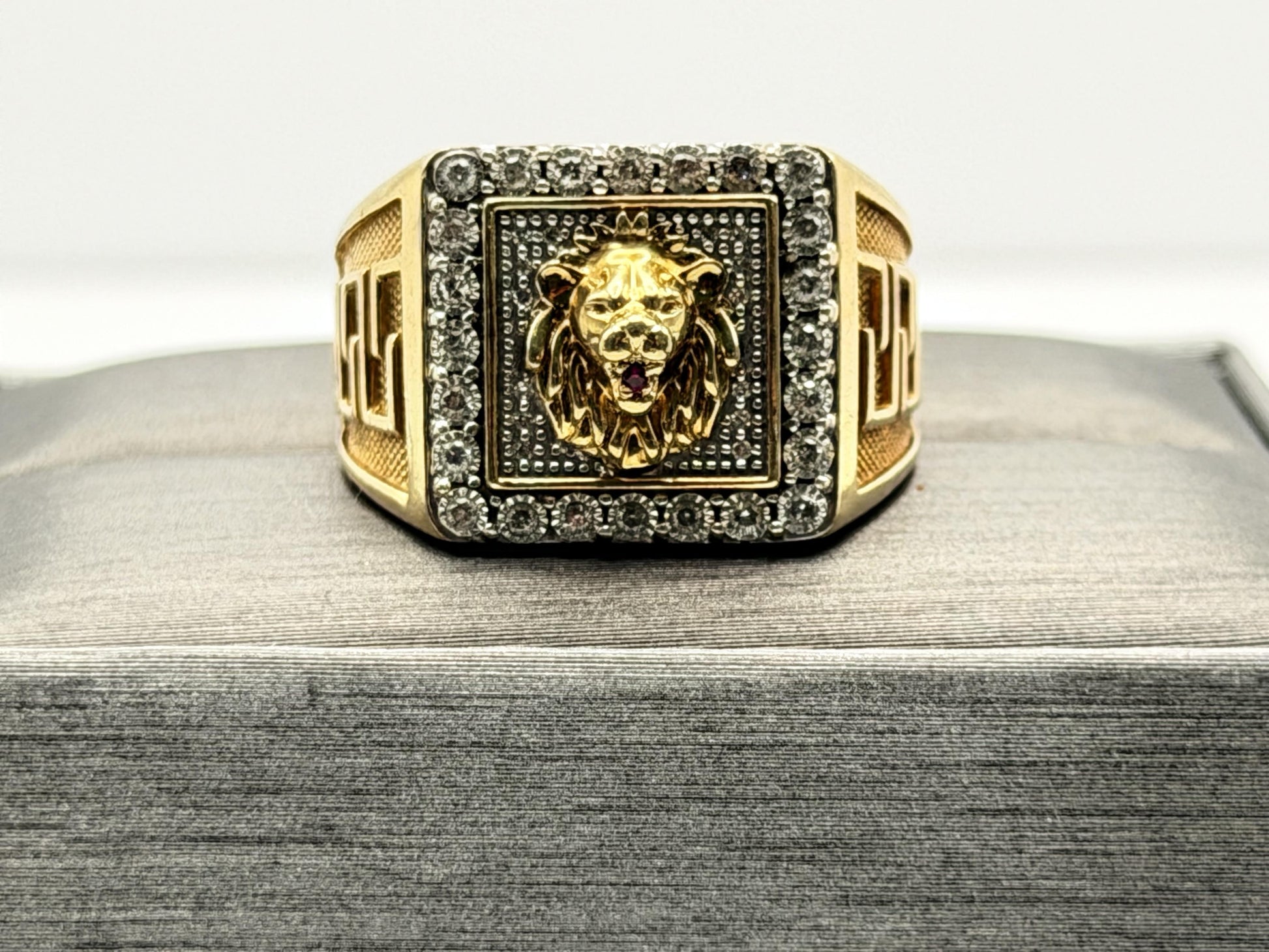 Vintage 10k Solid Gold Mens Diamond & Ruby Lion King Statement Ring 7.8gr