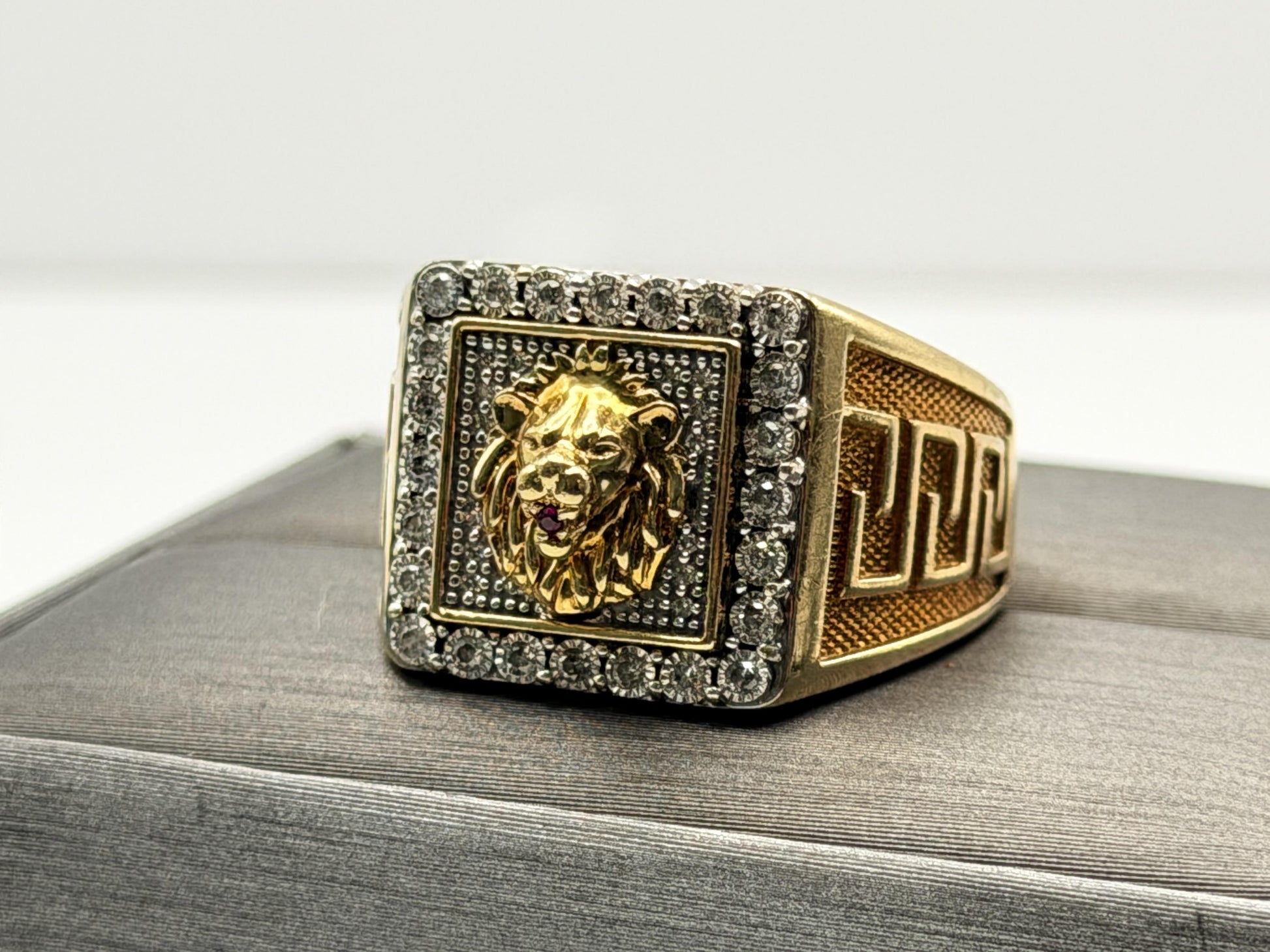 Vintage 10k Solid Gold Mens Diamond & Ruby Lion King Statement Ring 7.8gr