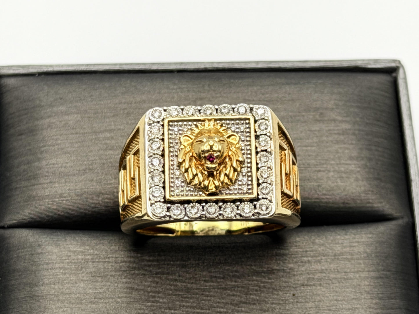 Vintage 10k Solid Gold Mens Diamond & Ruby Lion King Statement Ring 7.8gr