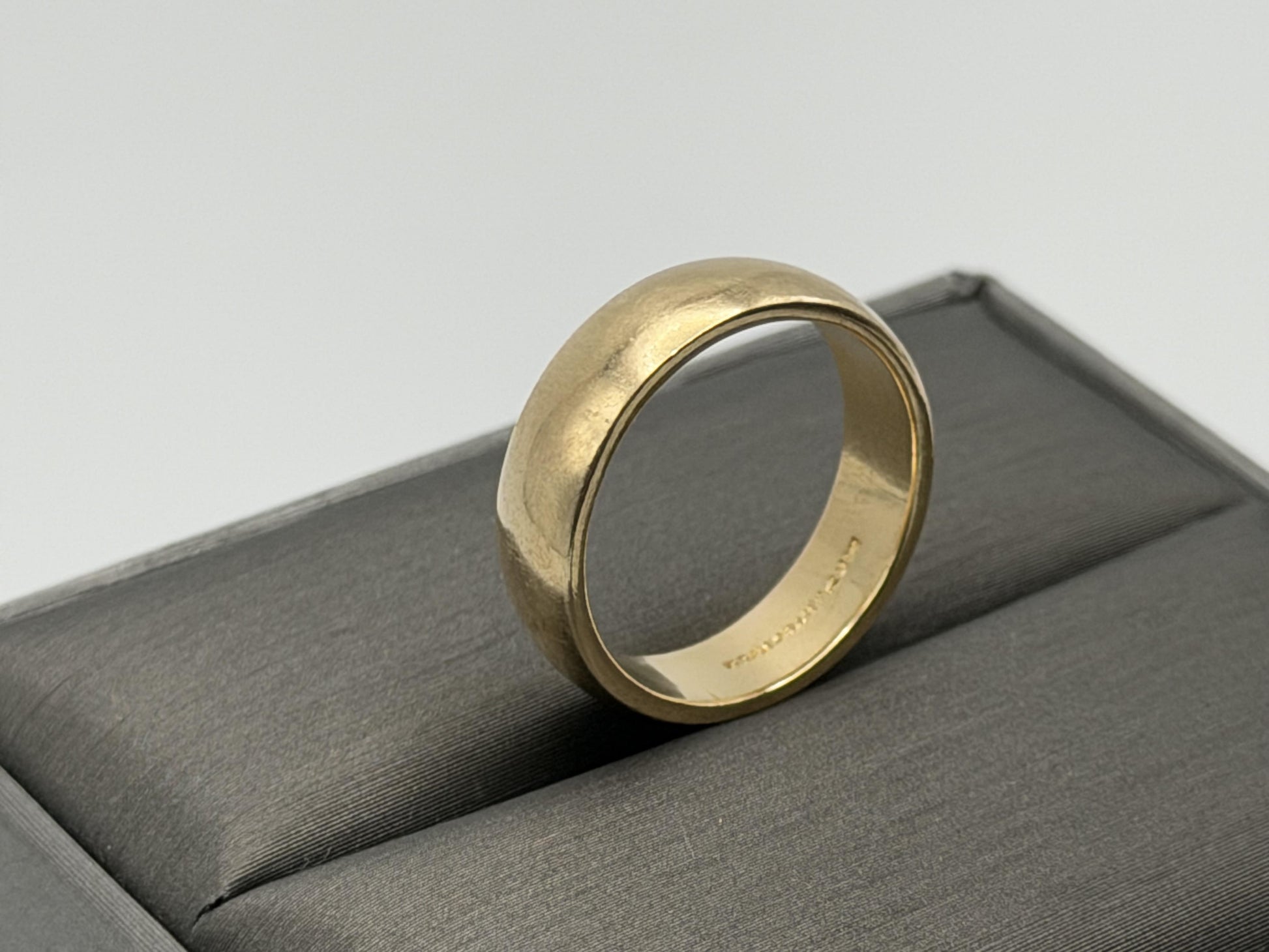 14k Heavy 5.8gr Solid Gold JR Wood Plain Comfort Fit Ring 5.5 mm Wedding Cigar