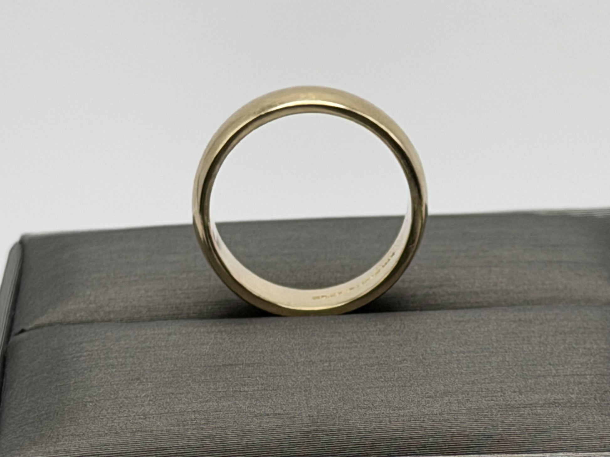 14k Heavy 5.8gr Solid Gold JR Wood Plain Comfort Fit Ring 5.5 mm Wedding Cigar