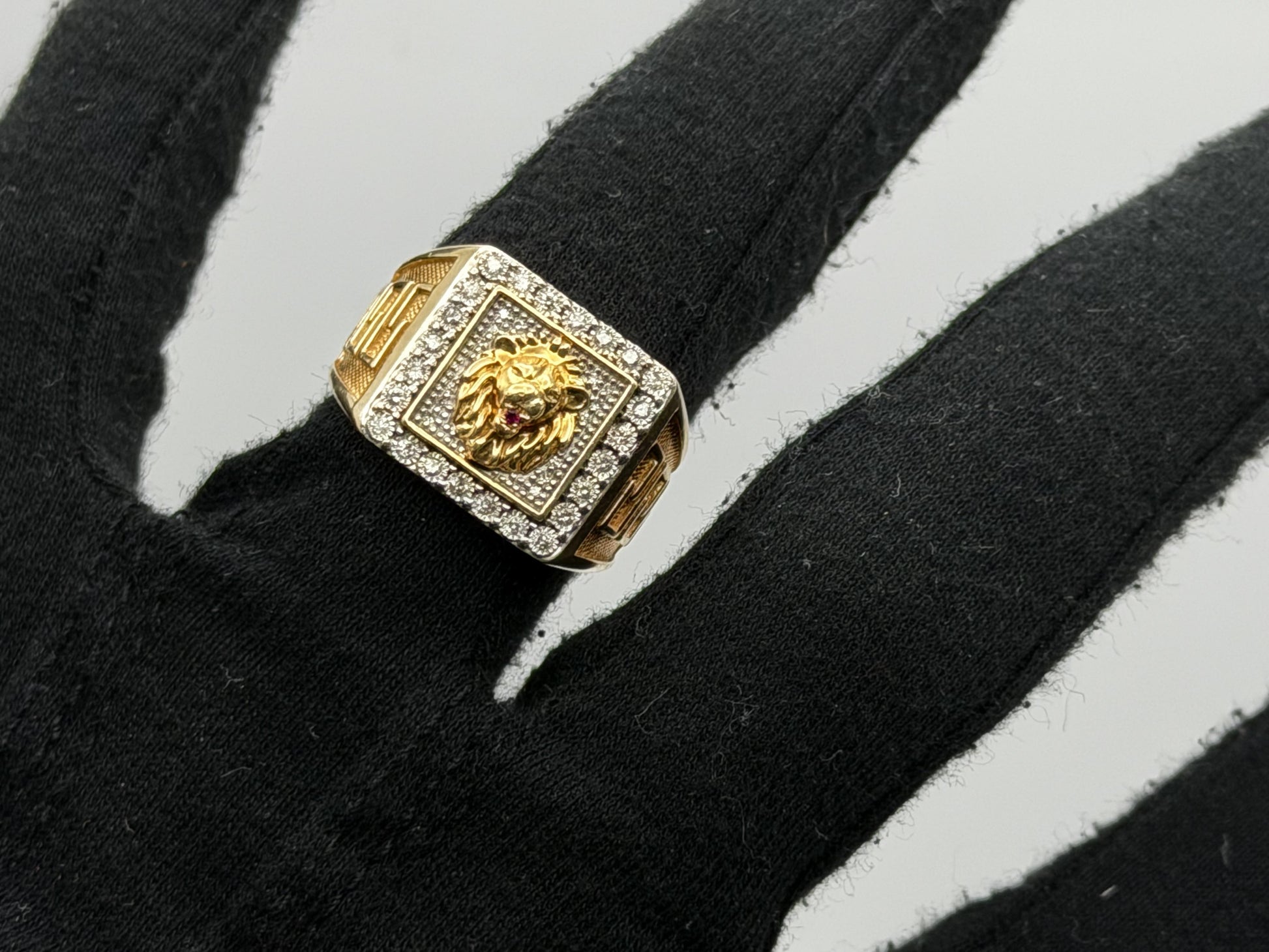Vintage 10k Solid Gold Mens Diamond & Ruby Lion King Statement Ring 7.8gr