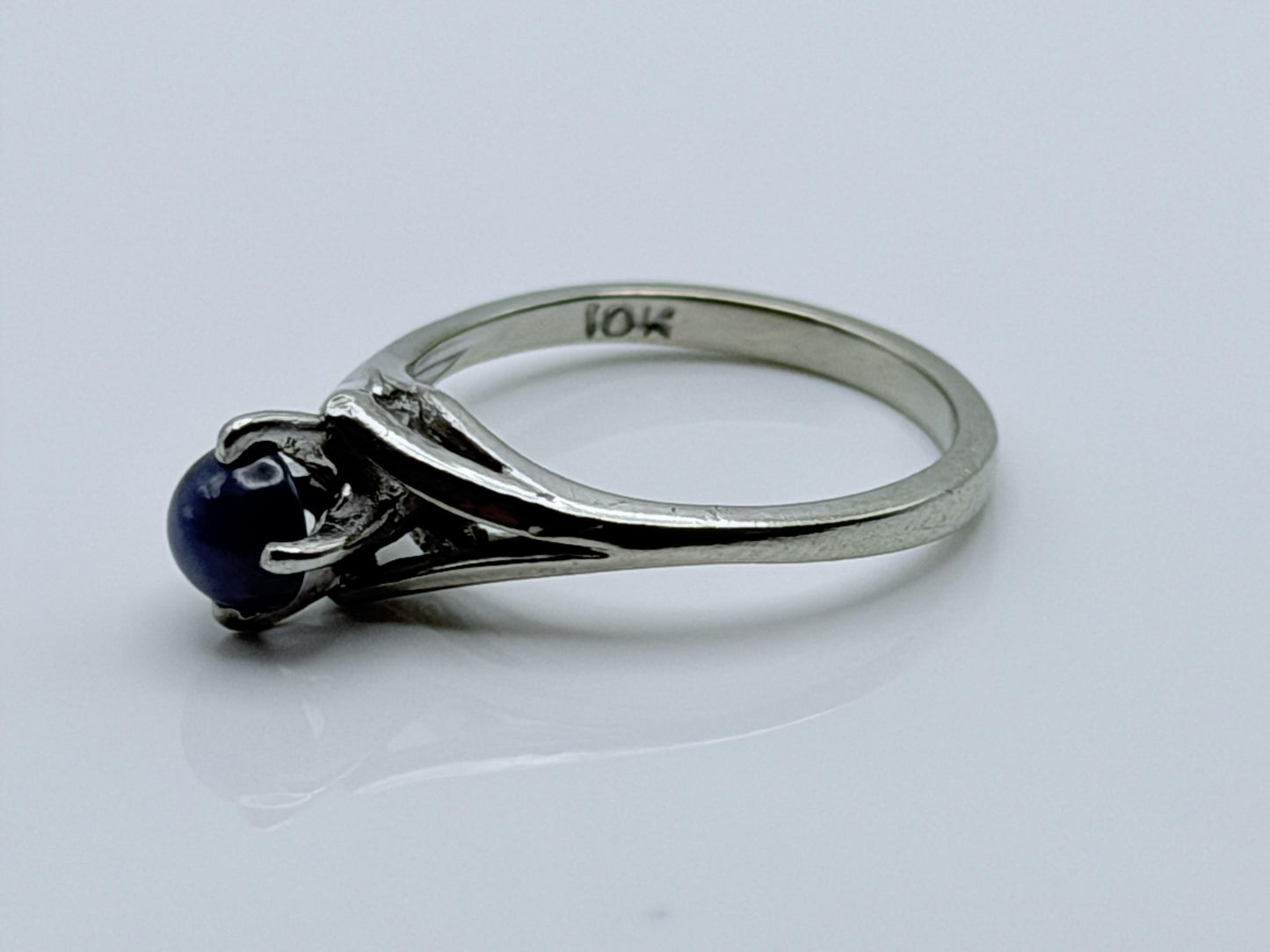 10k White Gold Blue Star Sapphire Solitare Cocktail Ring