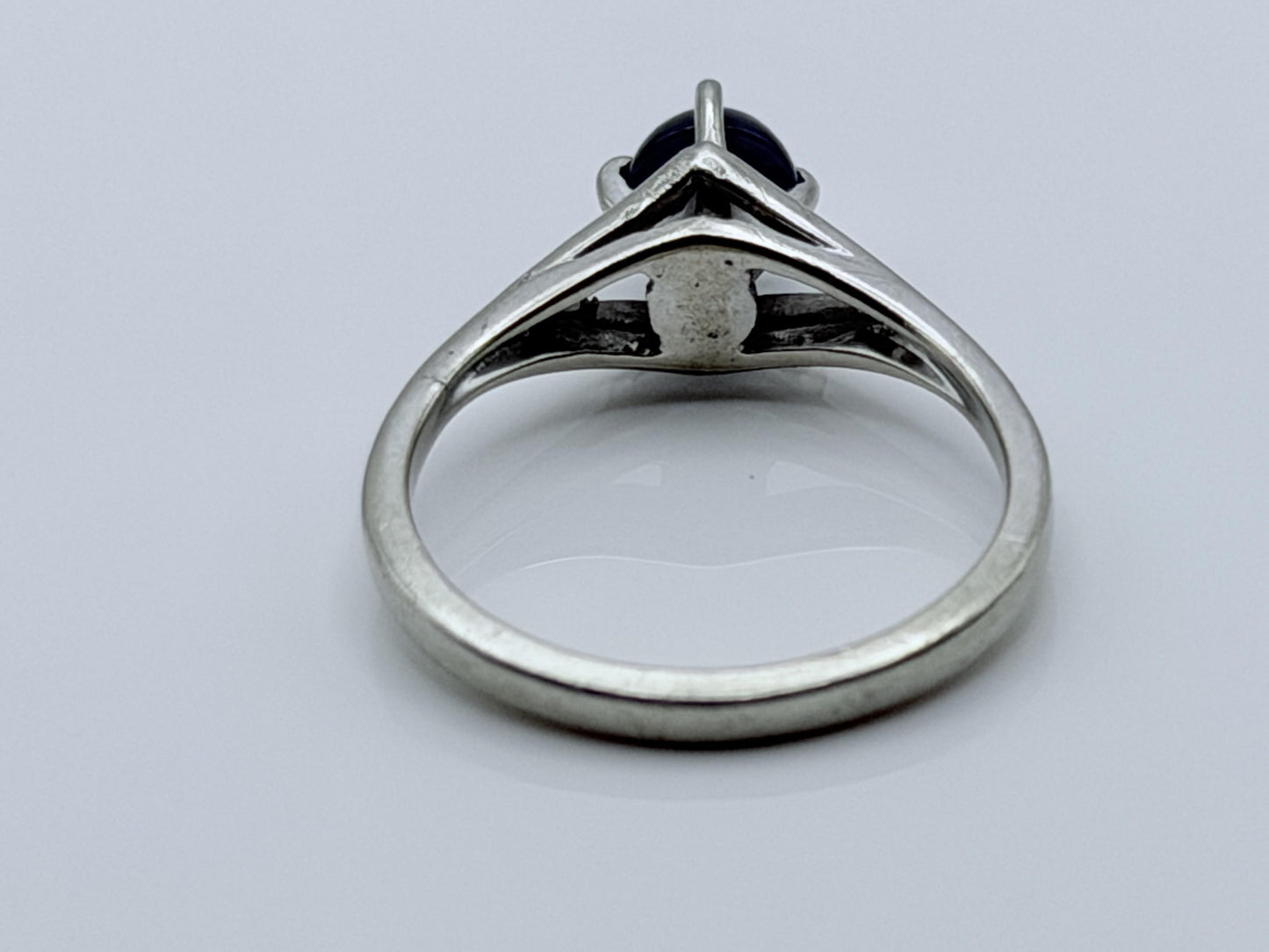 10k White Gold Blue Star Sapphire Solitare Cocktail Ring