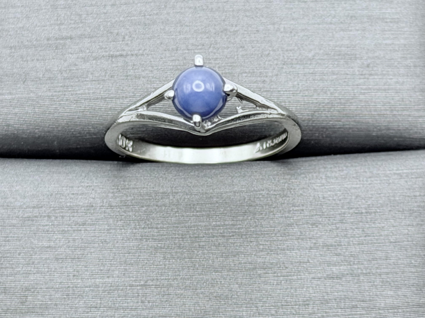 10k White Gold Blue Star Sapphire Solitare Cocktail Ring