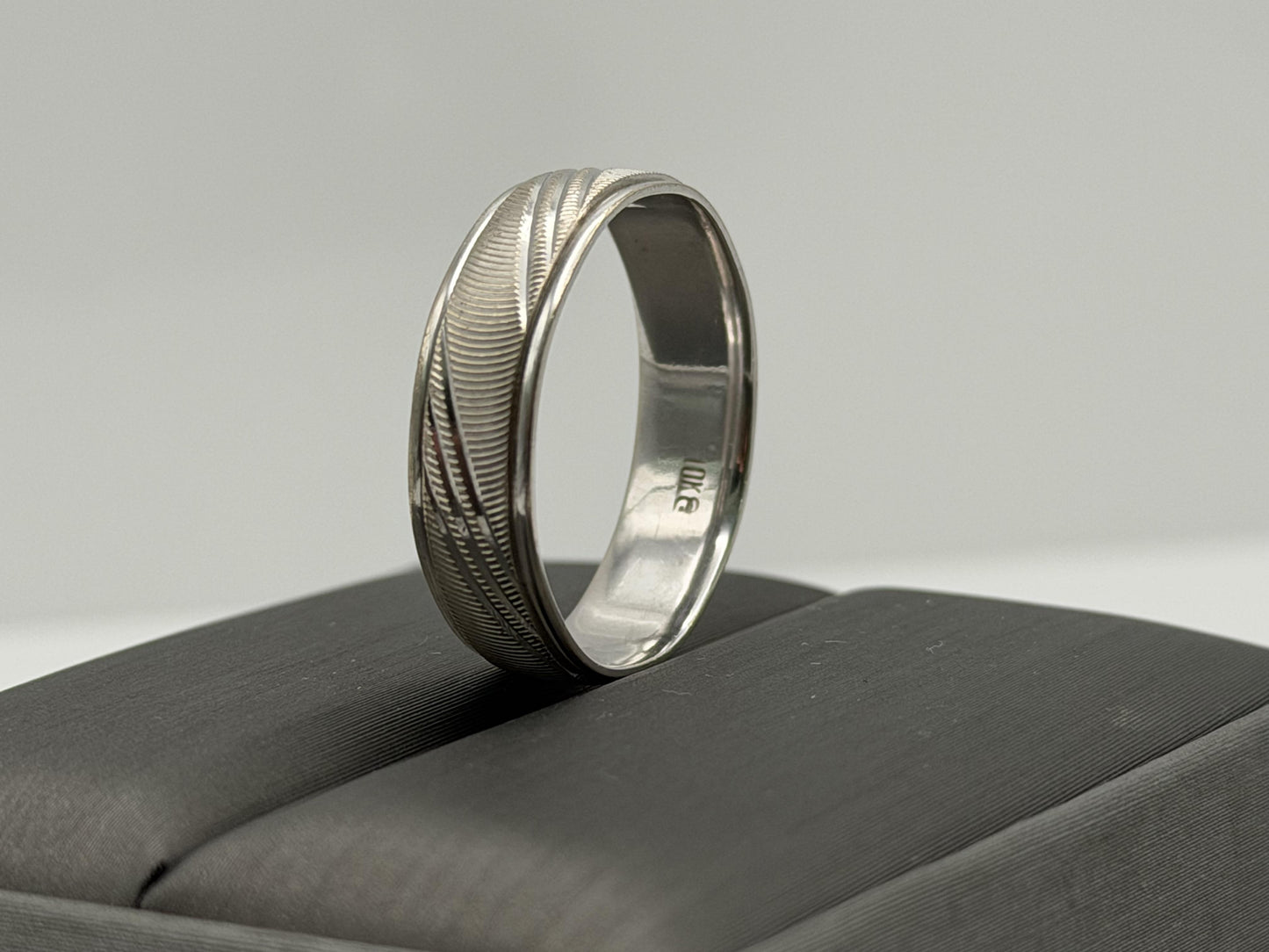 10K White Gold Men’s Wide 6mm Heavy Wedding Textured Band Ring Vintage