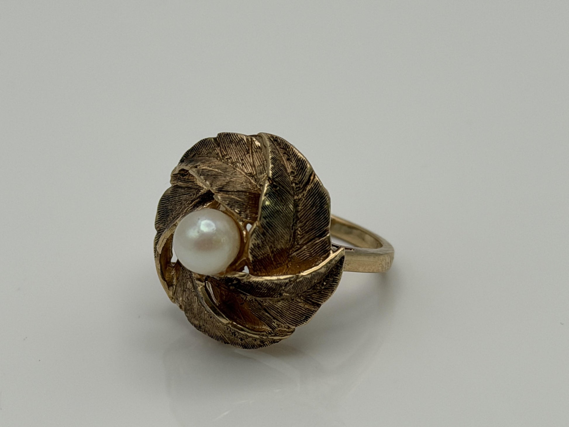 10k Gold Heavy Pearl Floral Ring Vintage Leaf Design Statement Ring