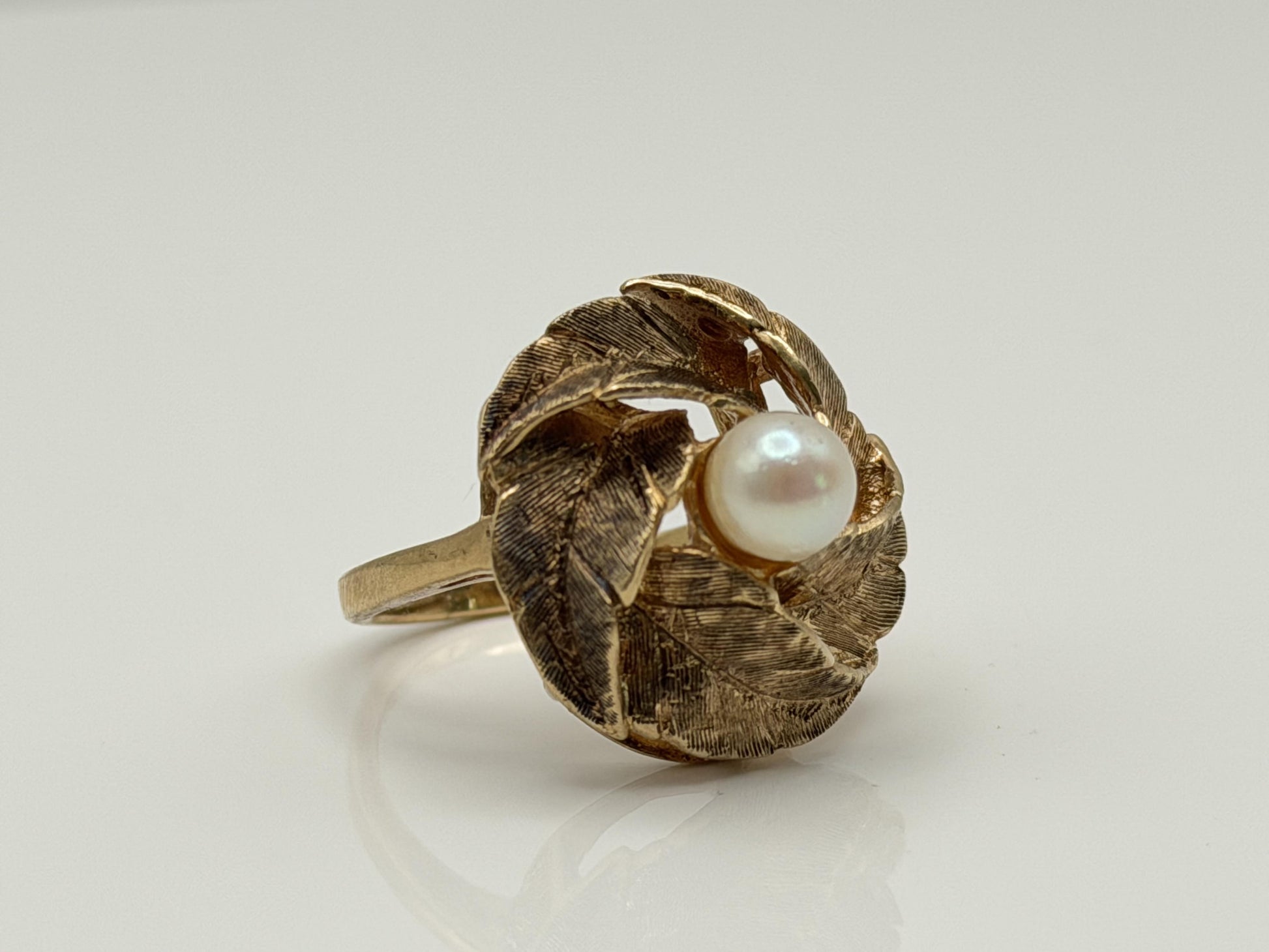 10k Gold Heavy Pearl Floral Ring Vintage Leaf Design Statement Ring
