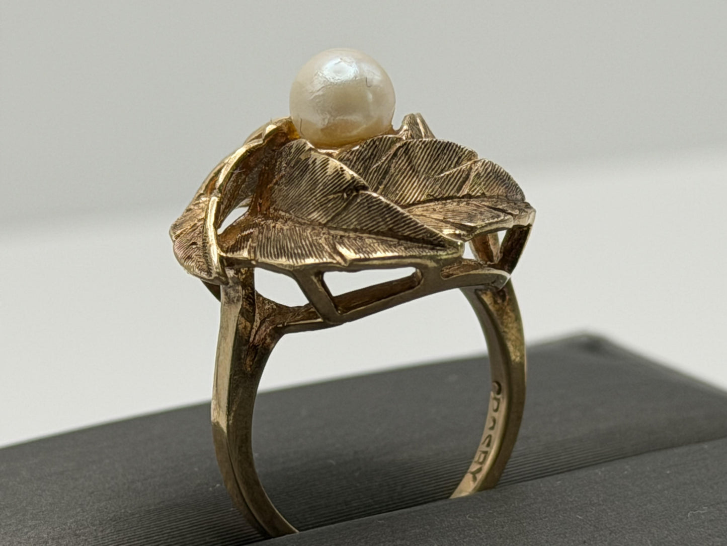 10k Gold Heavy Pearl Floral Ring Vintage Leaf Design Statement Ring