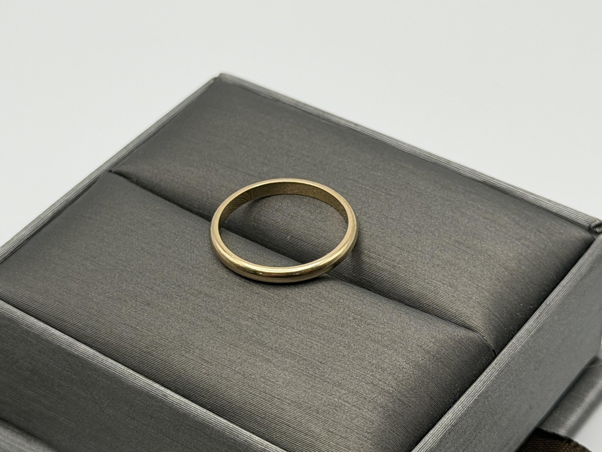 14k Yellow Gold Wedding Band Comfort Fit Wedding Ring. Anniversary Band.