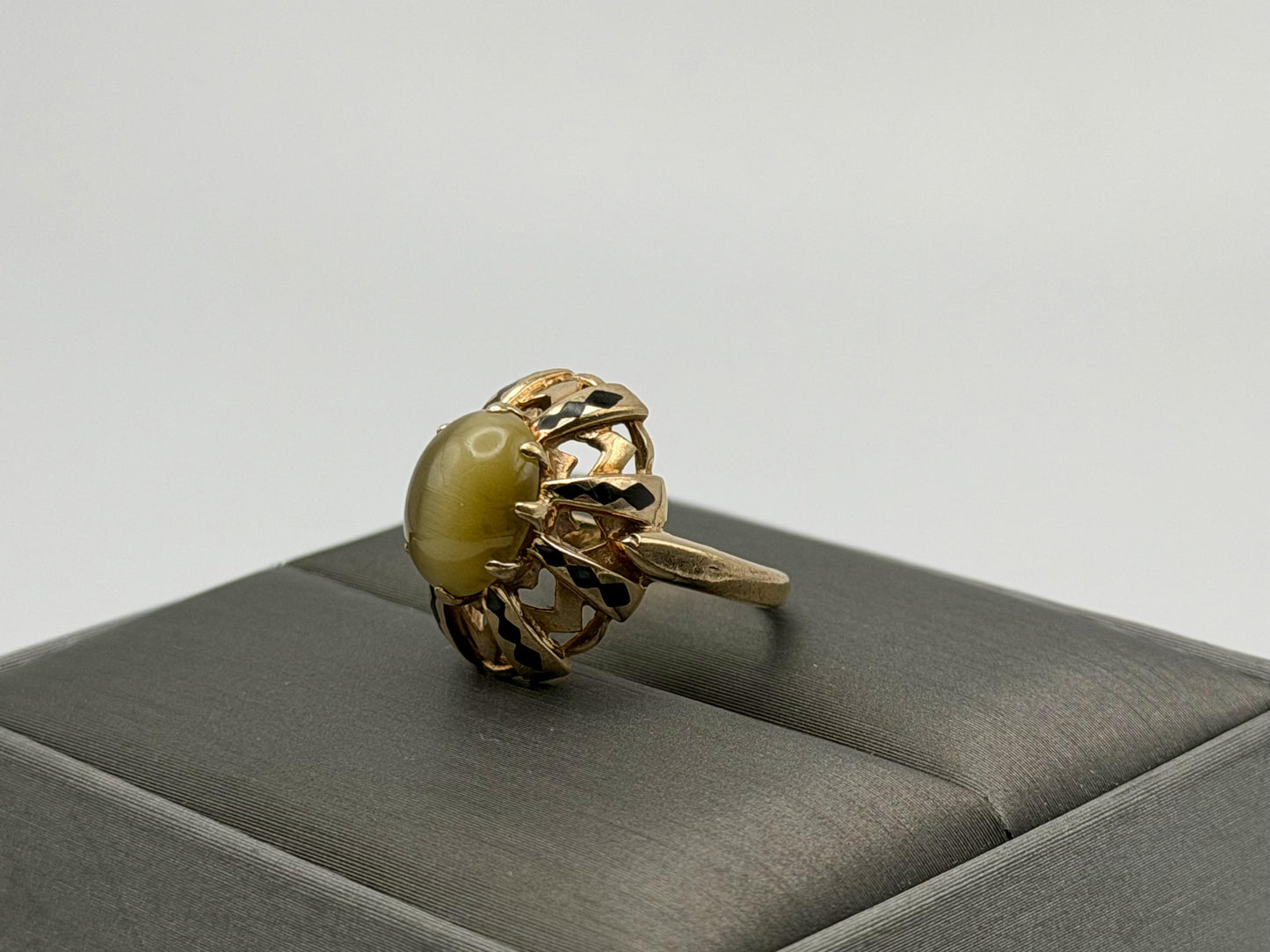 Vintage 10k Yellow Gold Cat's Eye Chrysoberyl Ring Oval Shape Dinner Ring
